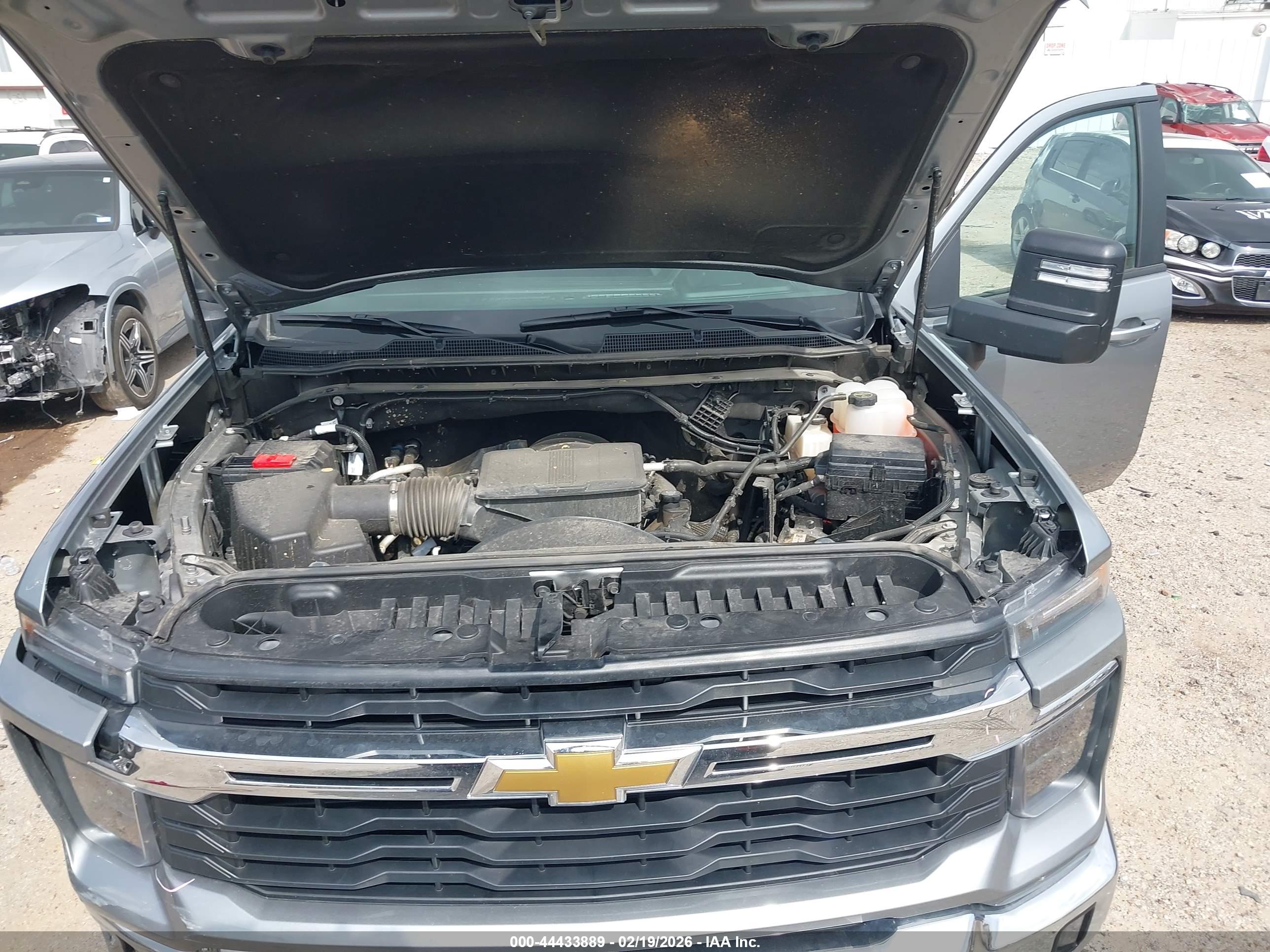 CHEVROLET SILVERADO image 10