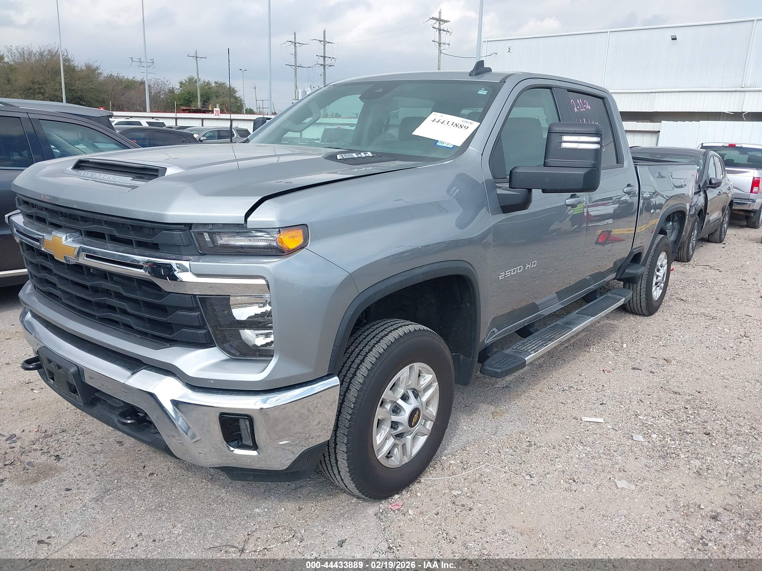 CHEVROLET SILVERADO image 2