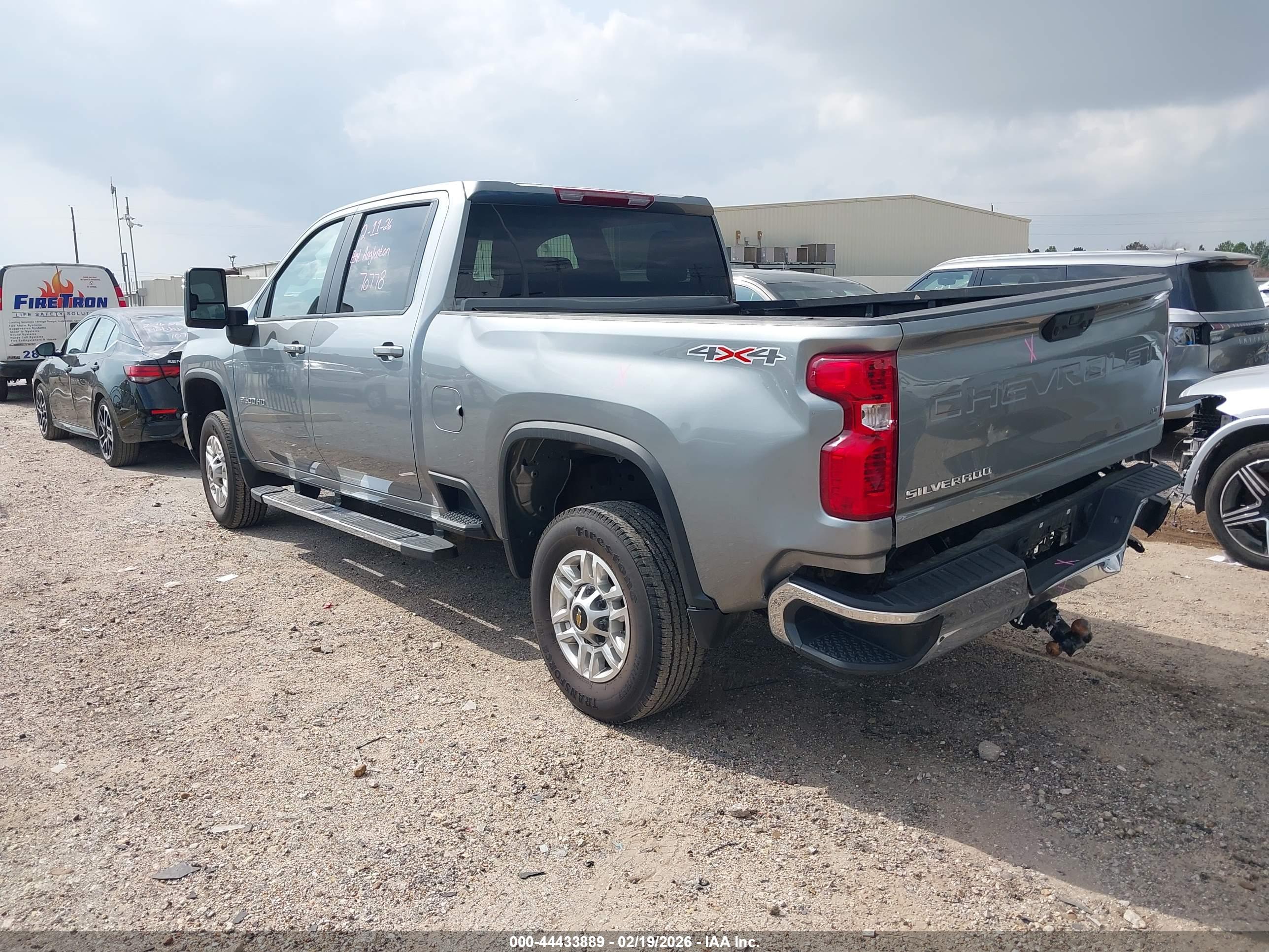 CHEVROLET SILVERADO image 3