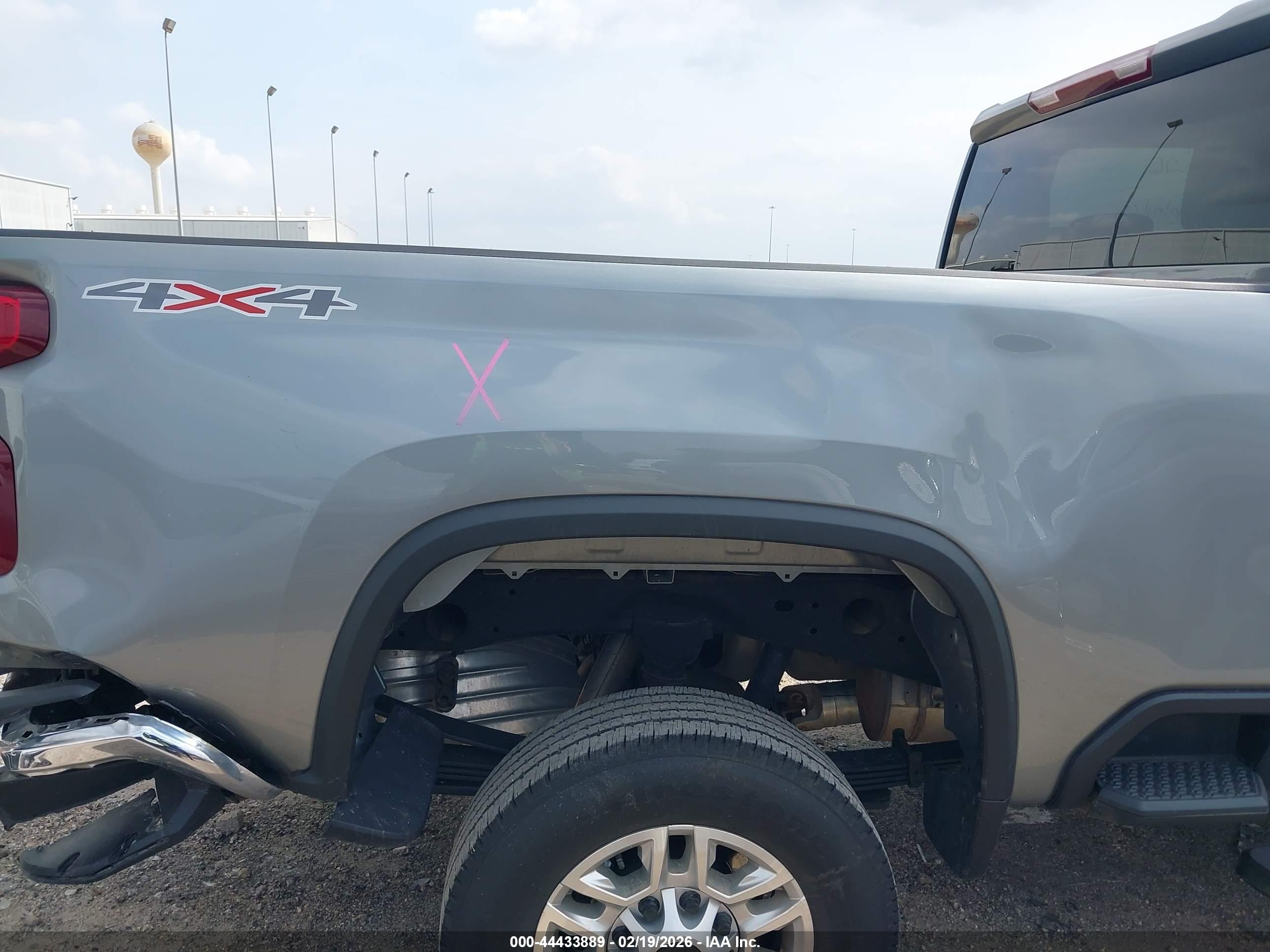 CHEVROLET SILVERADO image 6