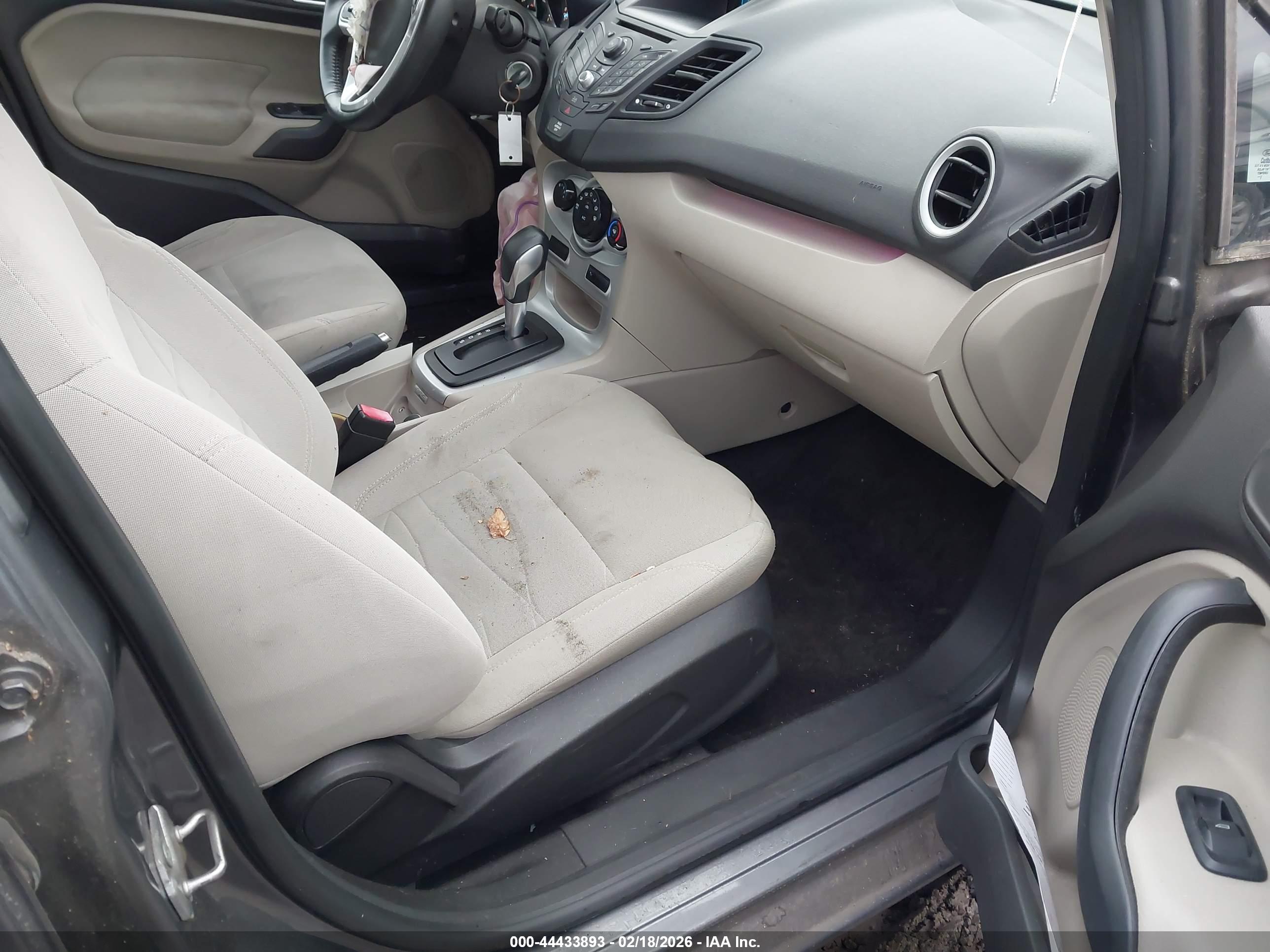 FORD FIESTA image 5