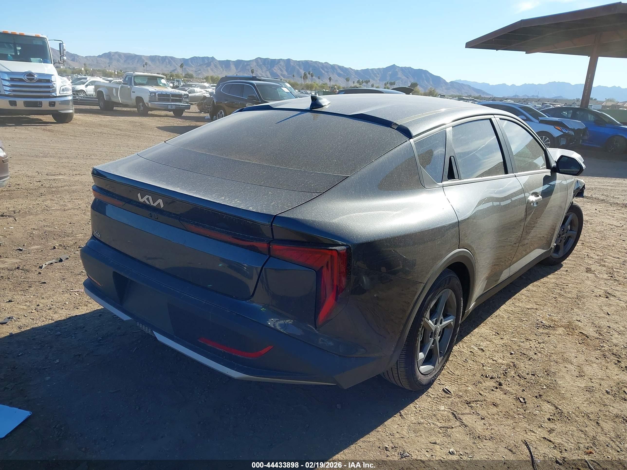 KIA K4 image 4