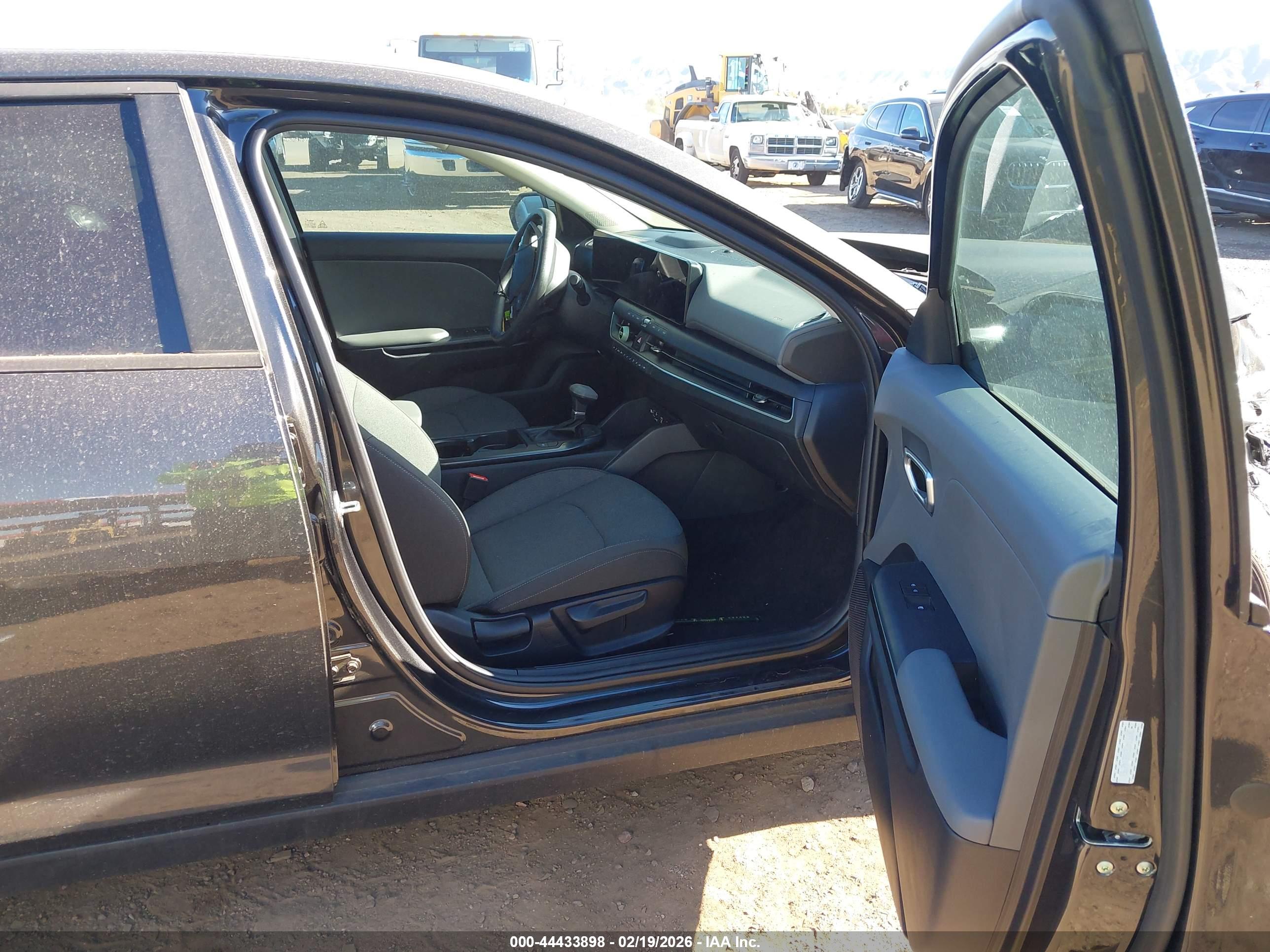 KIA K4 image 5