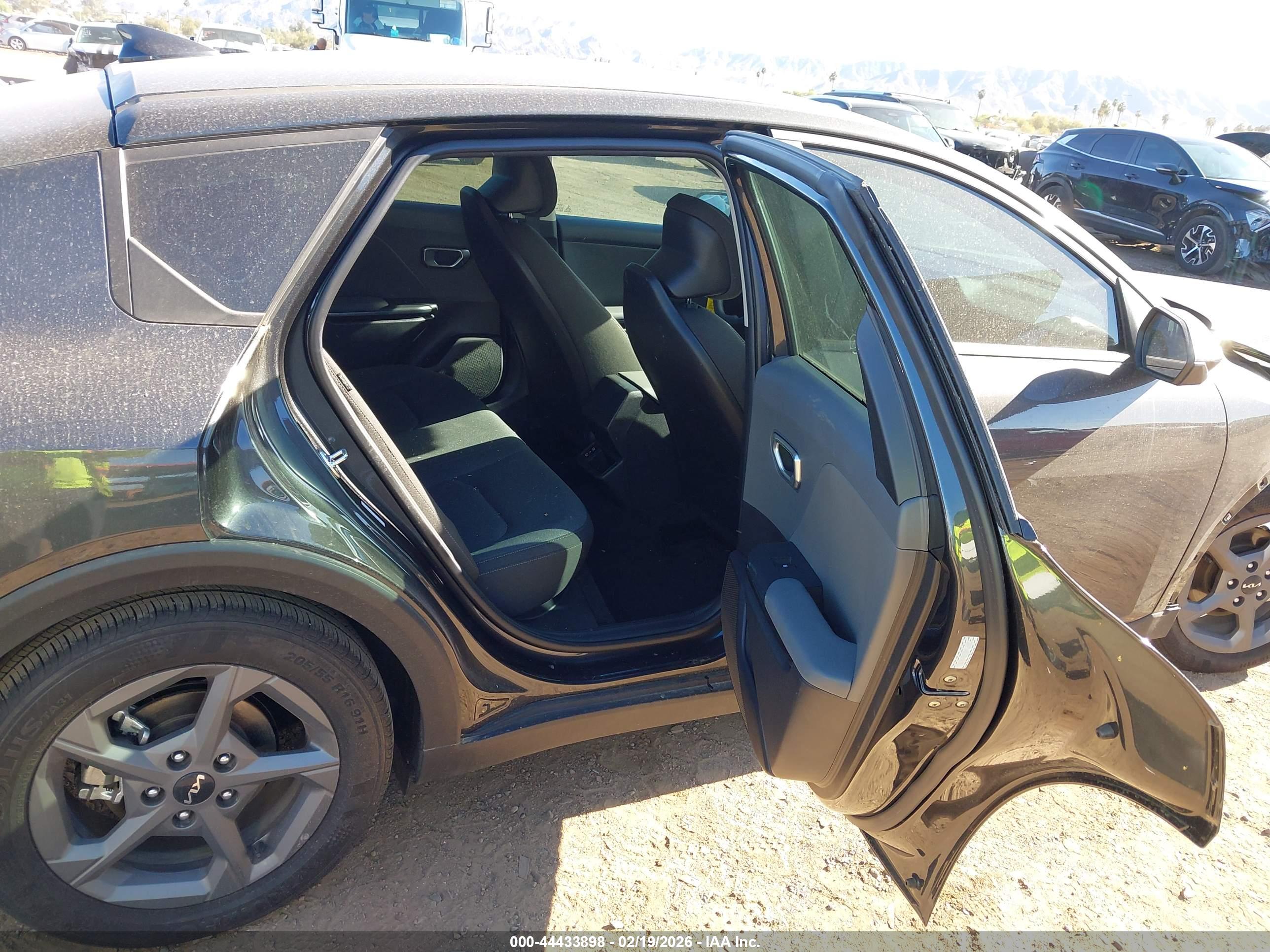 KIA K4 image 8