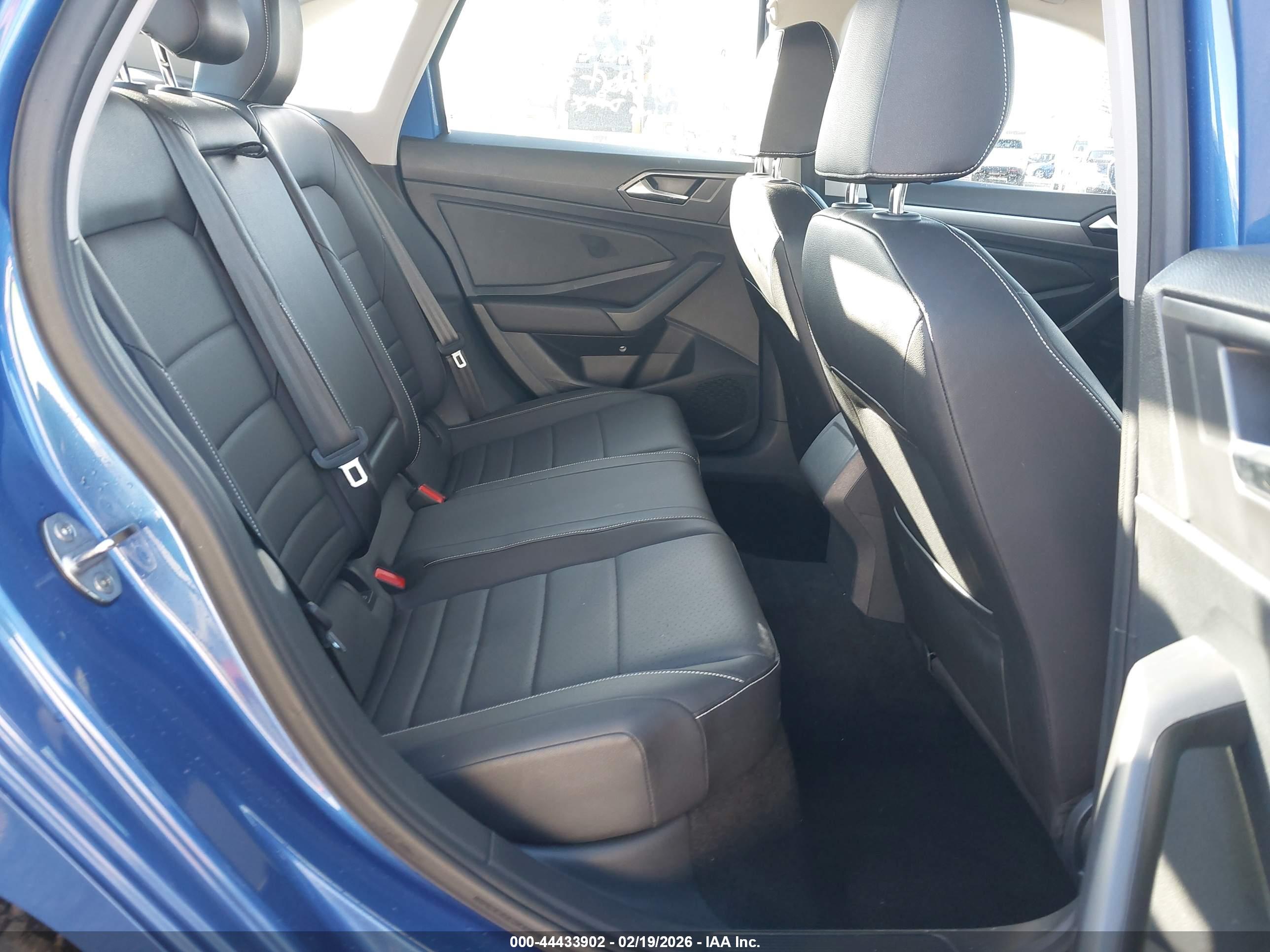 VOLKSWAGEN JETTA image 8