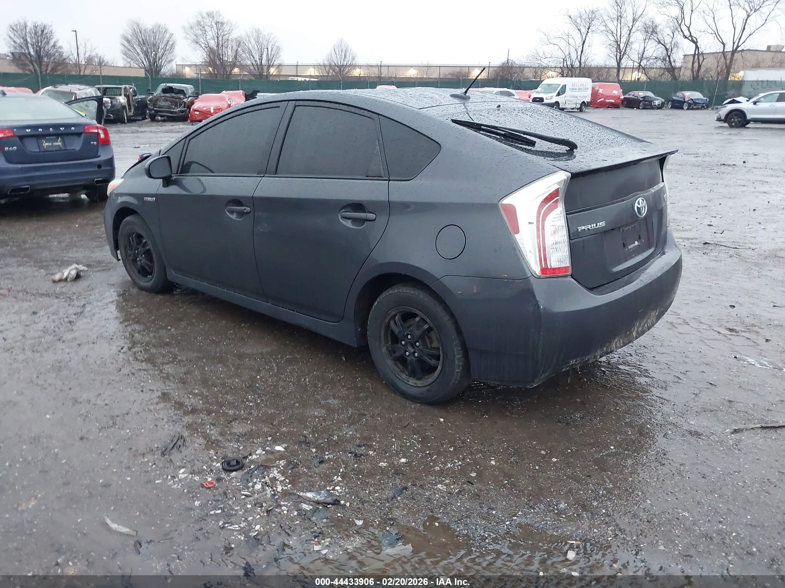 TOYOTA PRIUS image 3