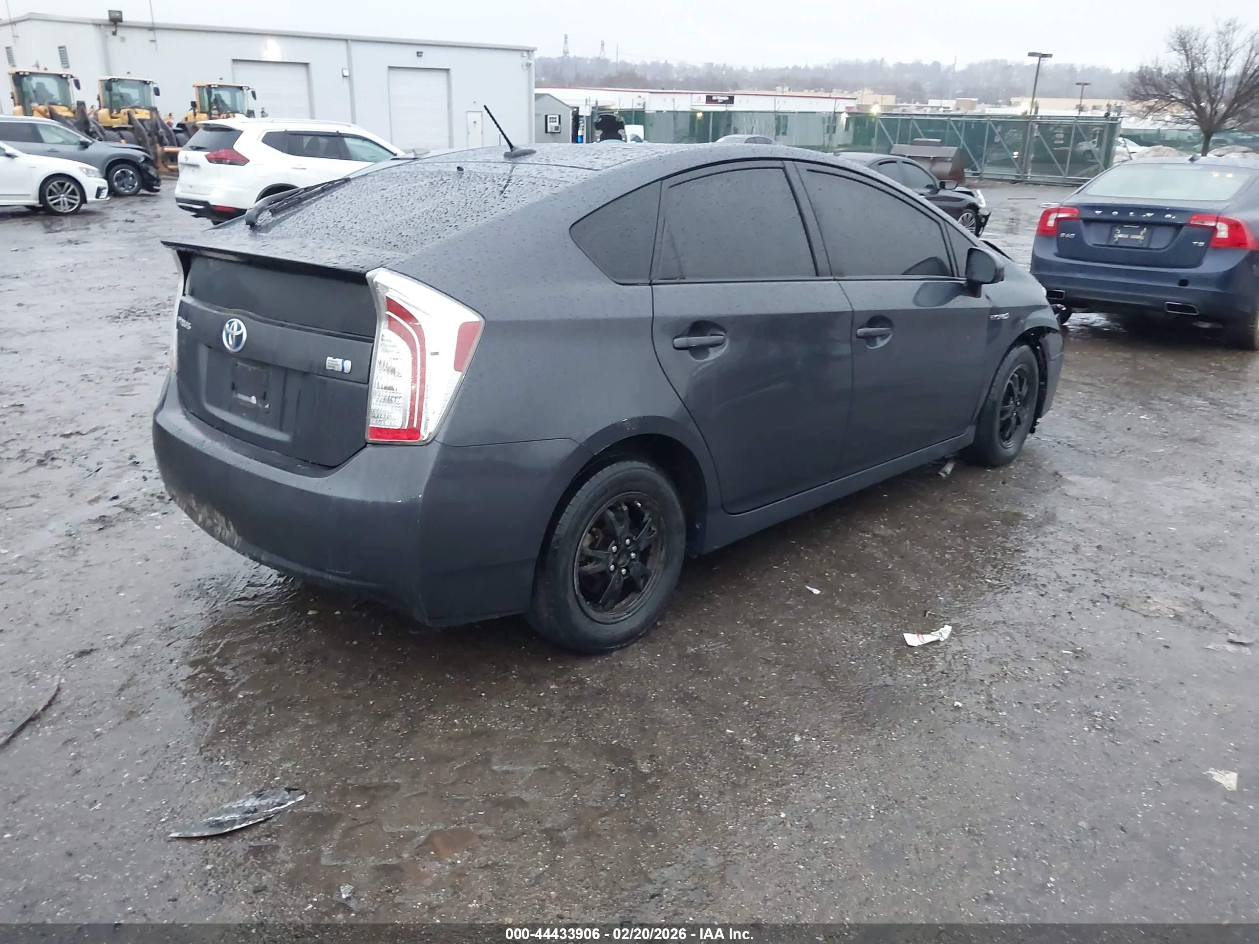 TOYOTA PRIUS image 4