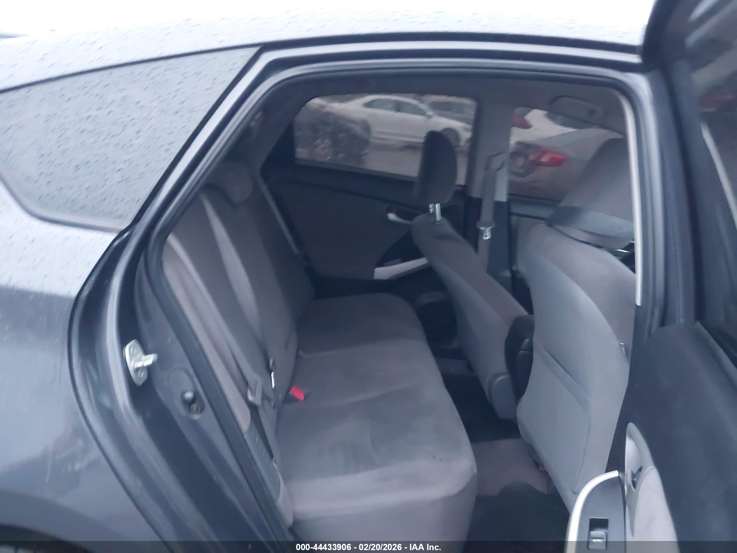 TOYOTA PRIUS image 8