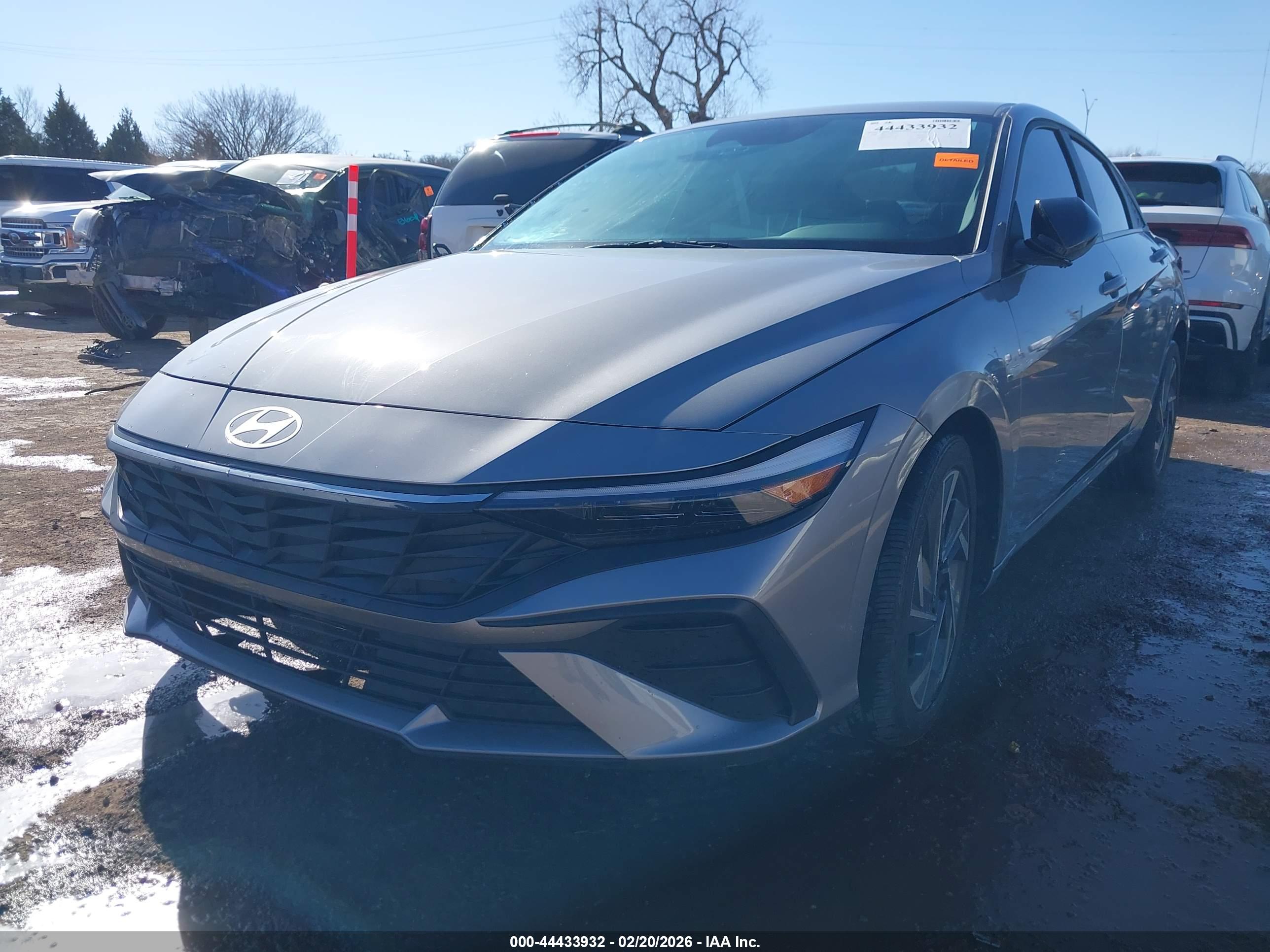 HYUNDAI ELANTRA image 2