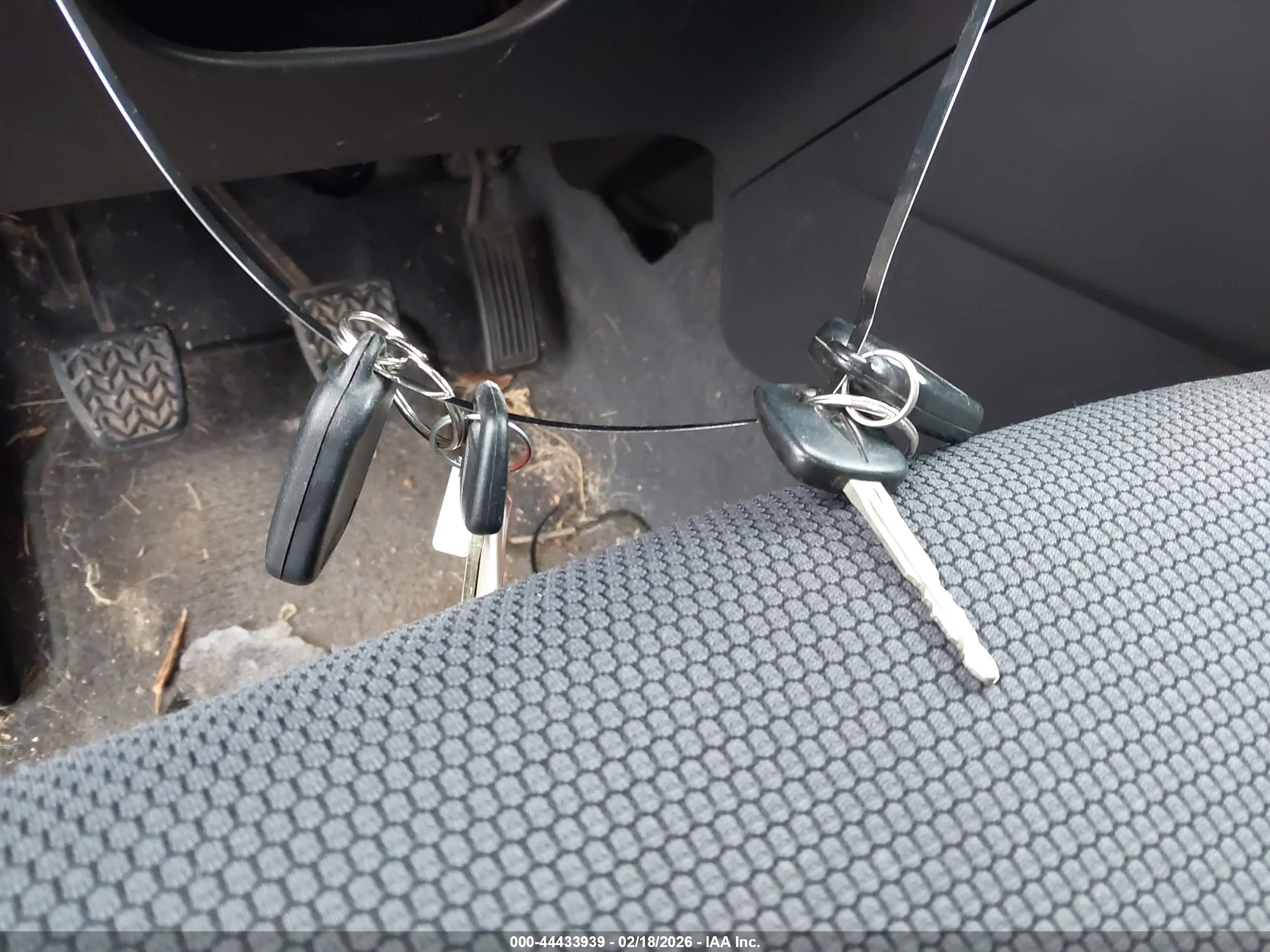 PONTIAC VIBE image 11
