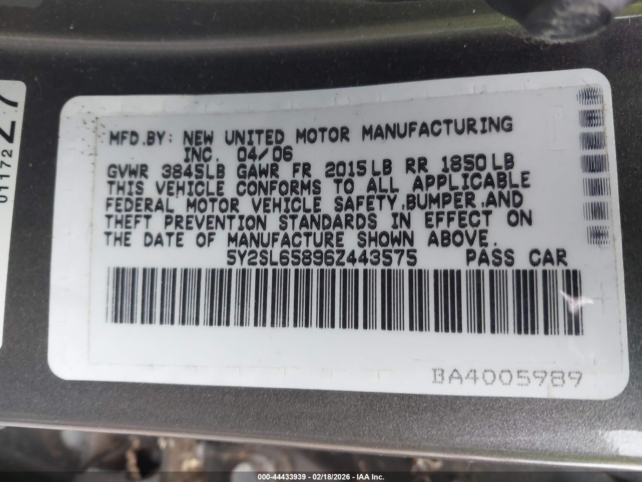 PONTIAC VIBE image 9