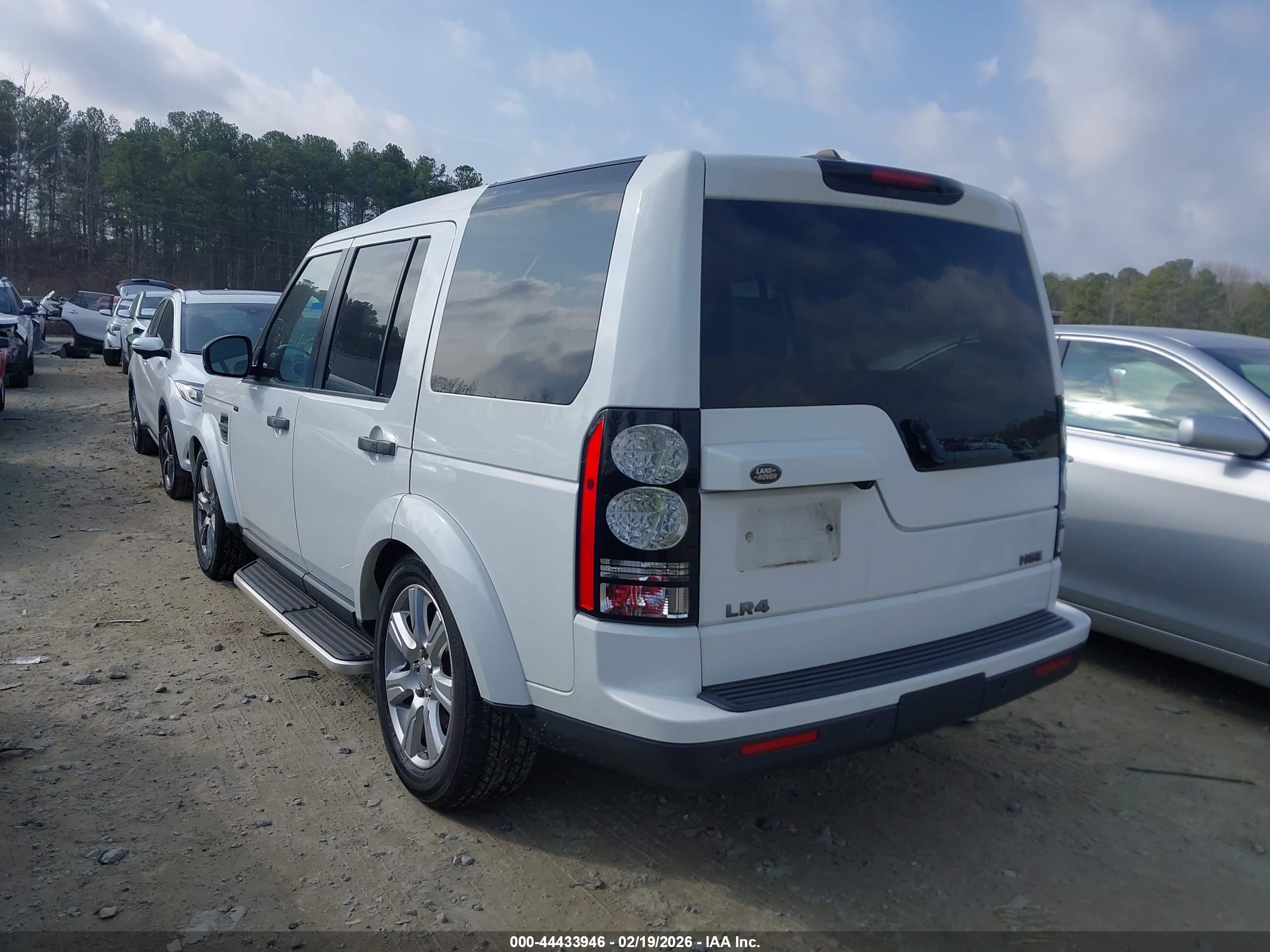 LAND ROVER image 3