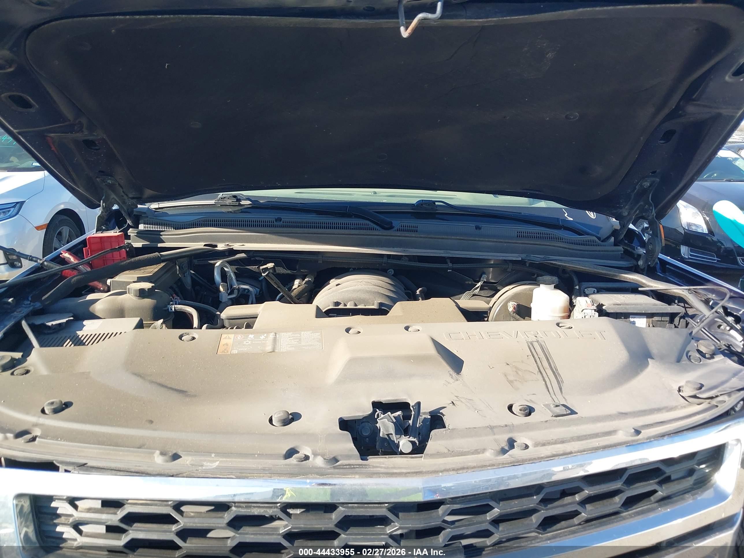CHEVROLET SUBURBAN image 10