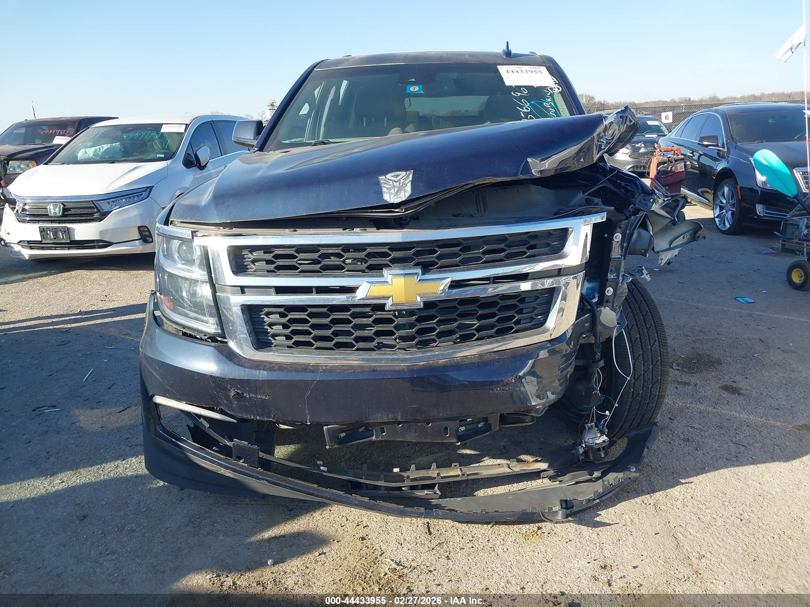 CHEVROLET SUBURBAN image 6