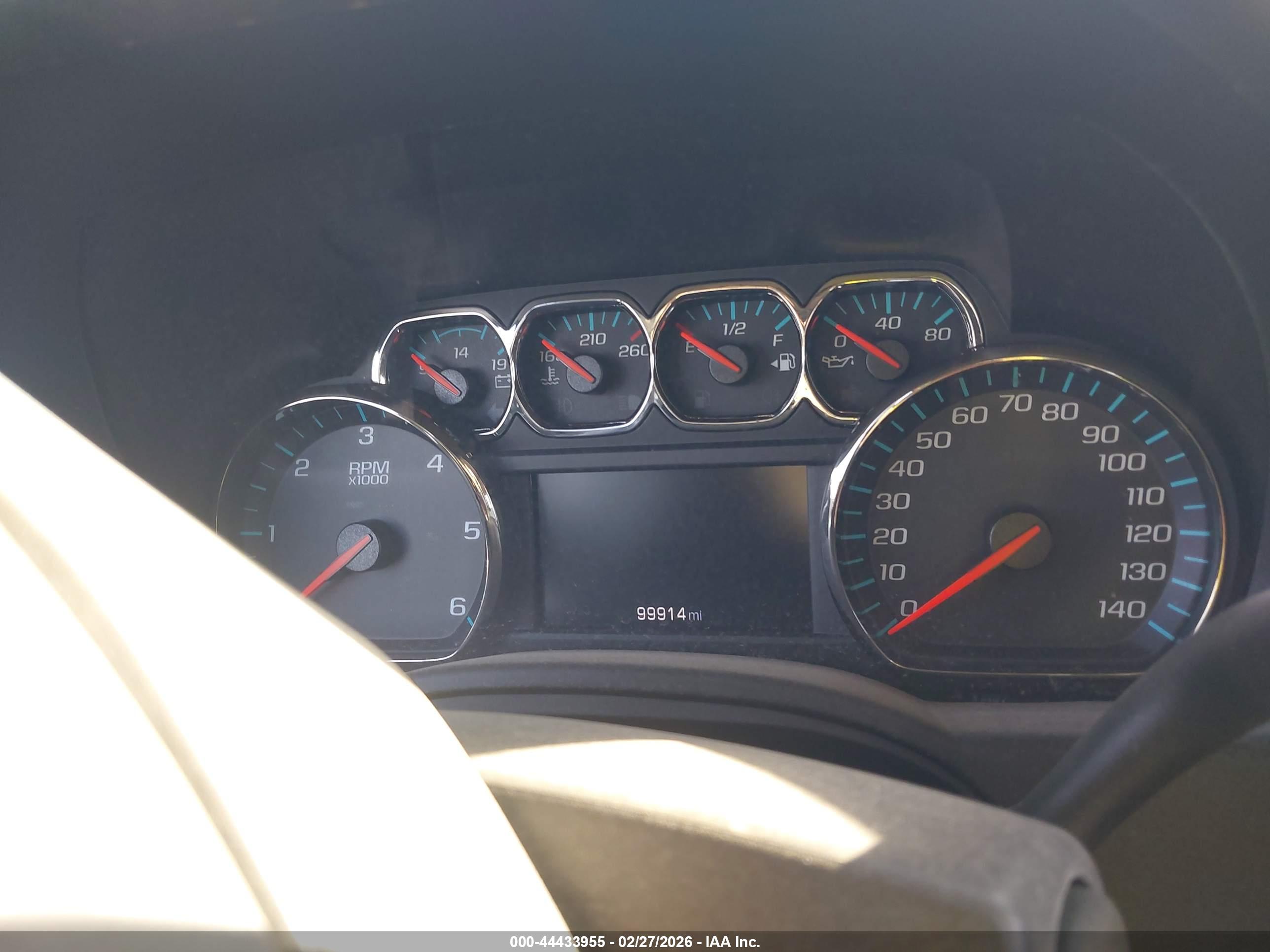 CHEVROLET SUBURBAN image 7