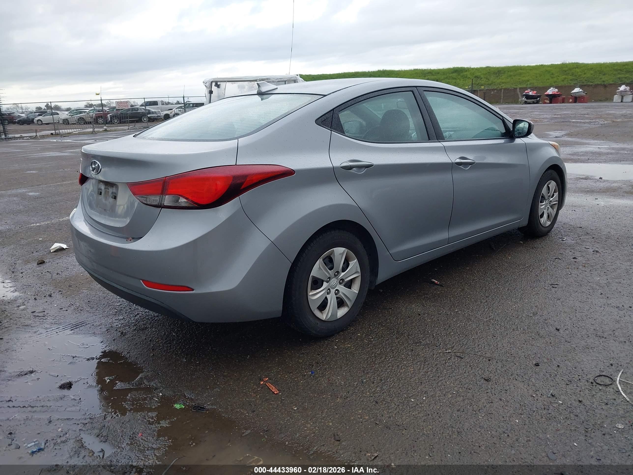 HYUNDAI ELANTRA image 4