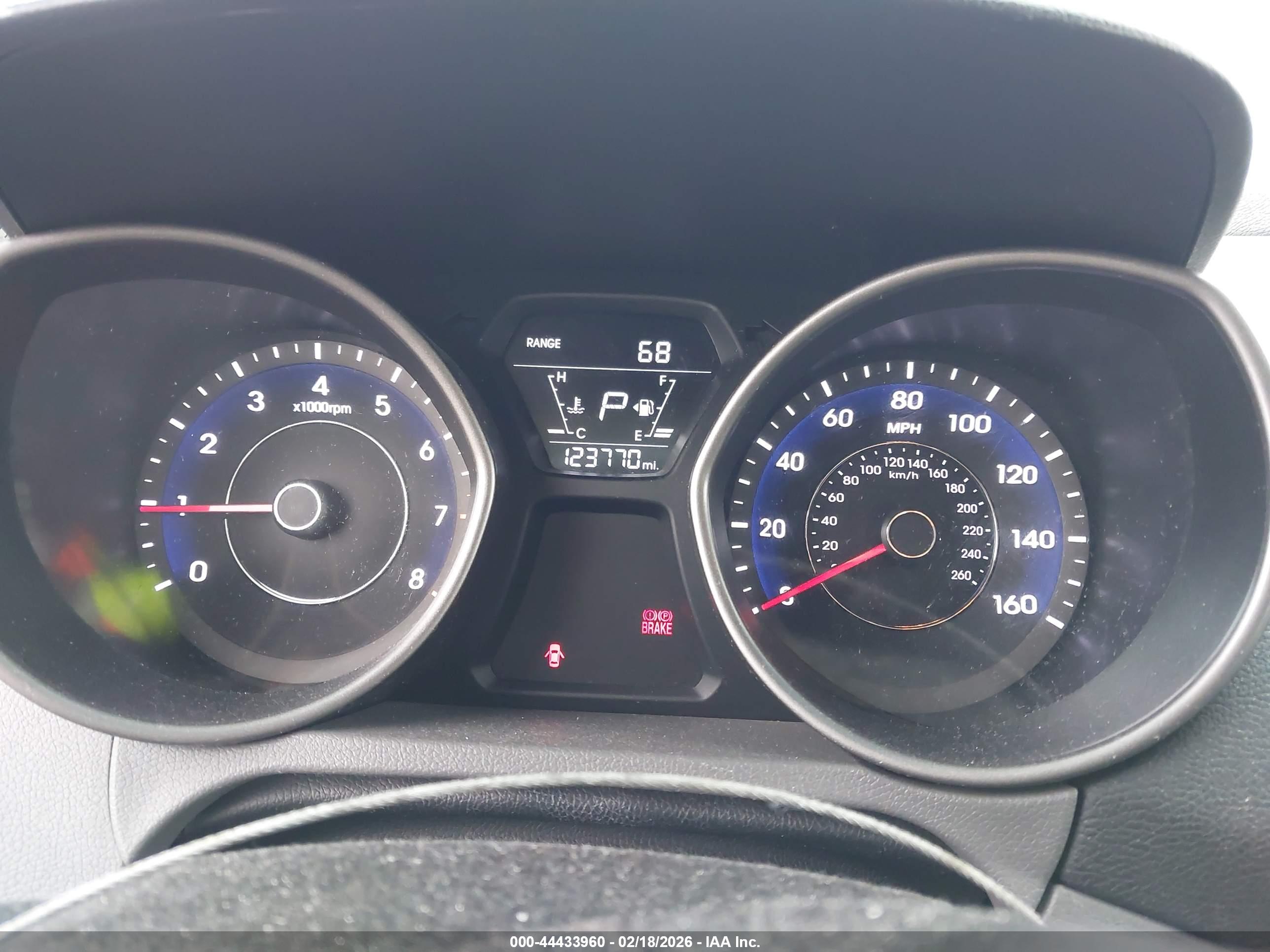 HYUNDAI ELANTRA image 7