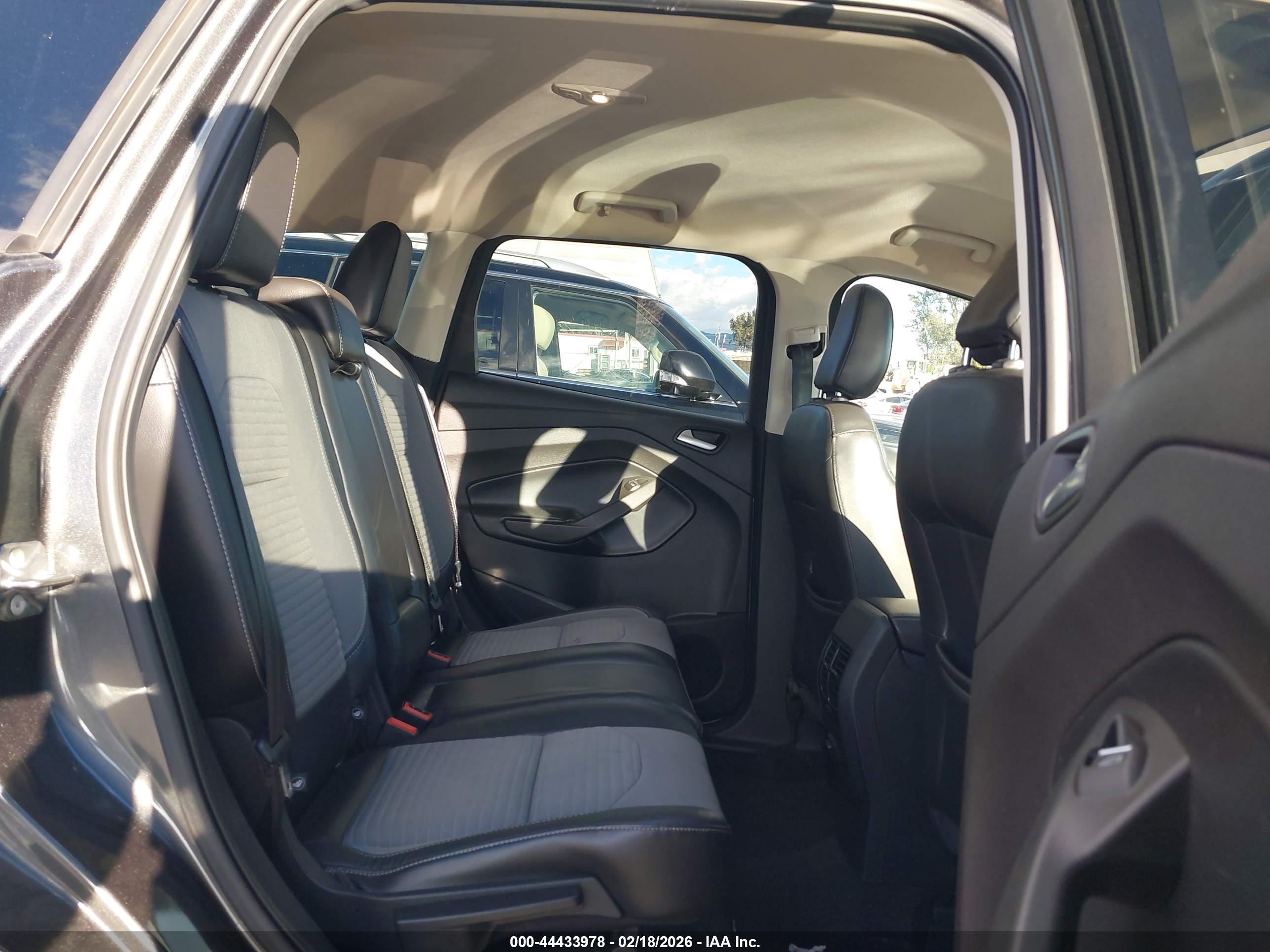 FORD ESCAPE image 8