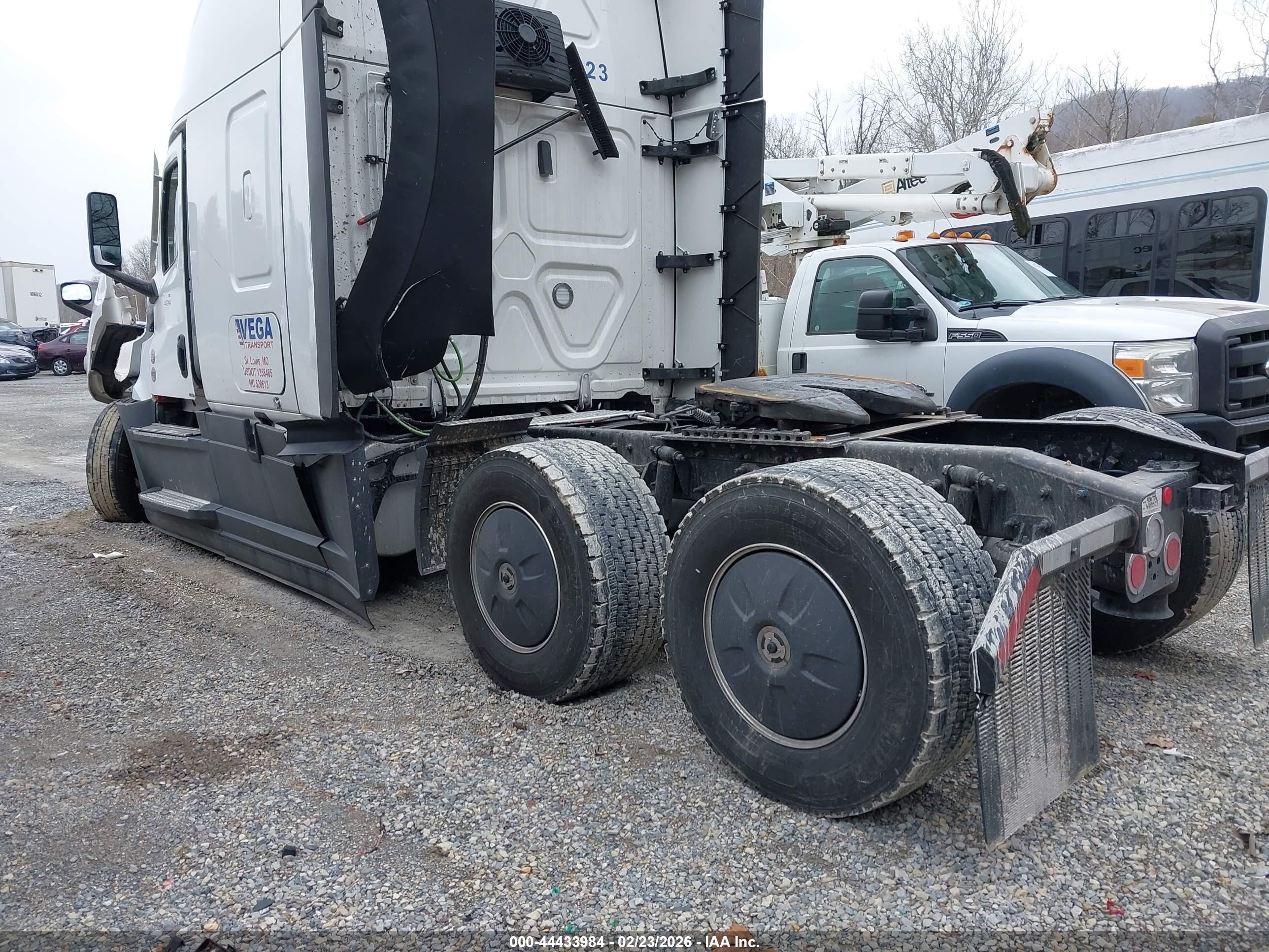 FREIGHTLINER NEW image 3