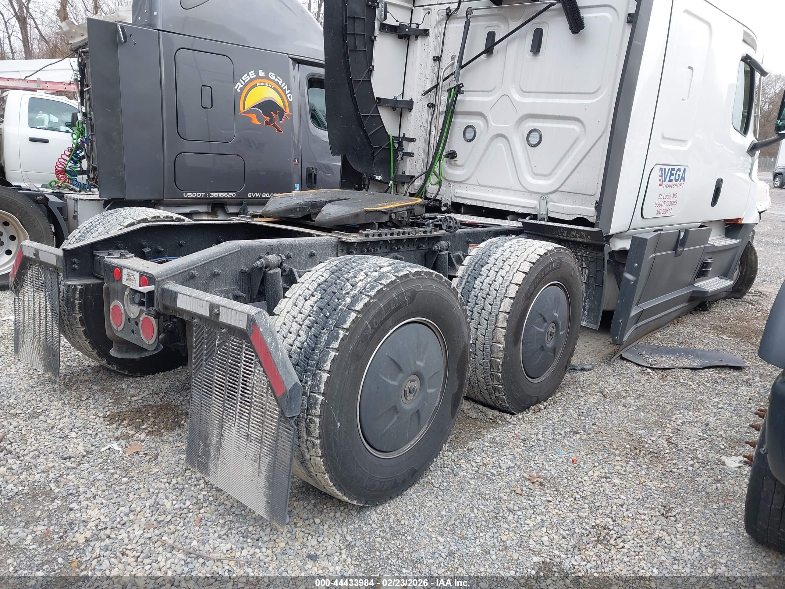 FREIGHTLINER NEW image 4
