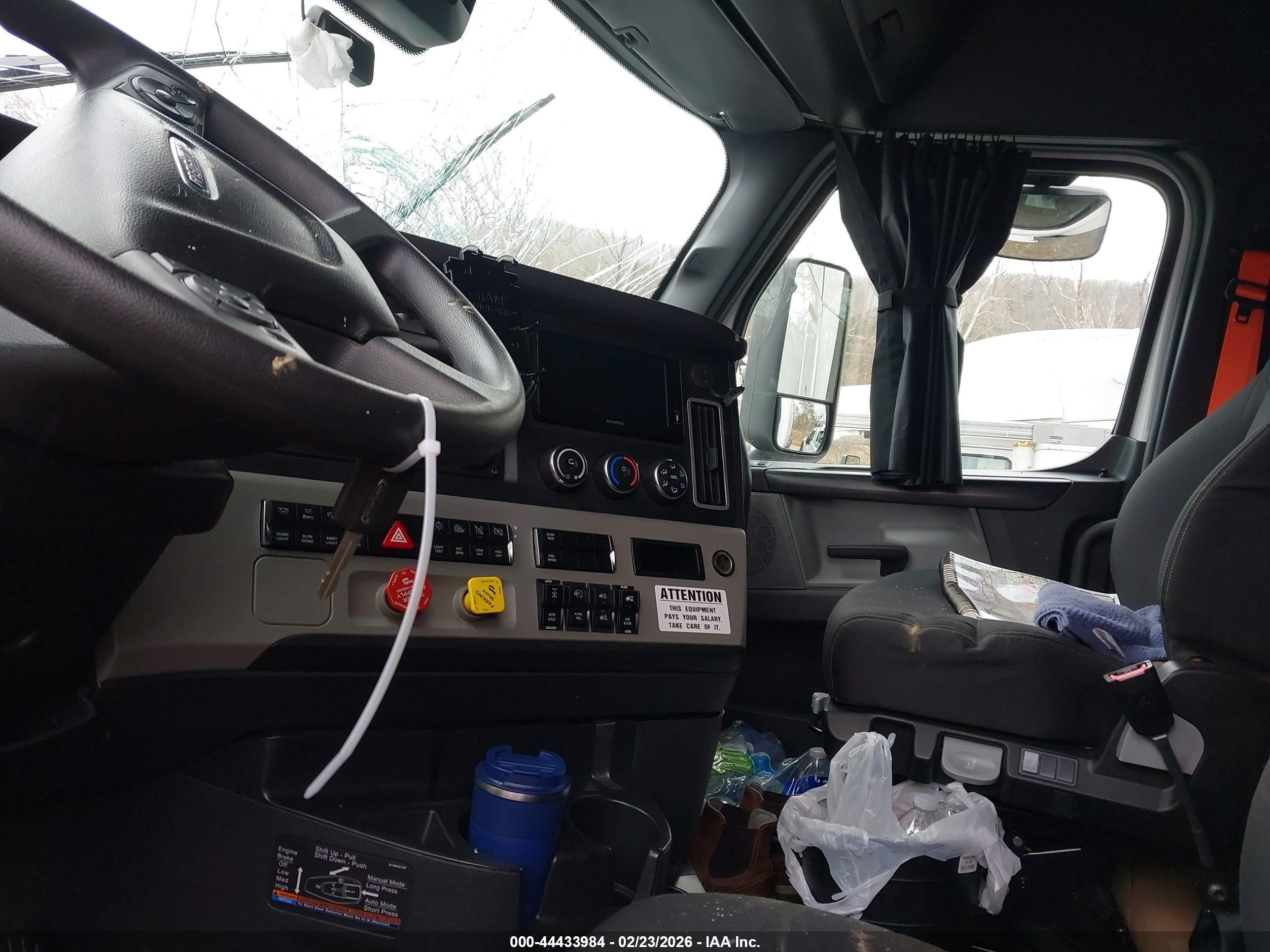FREIGHTLINER NEW image 8