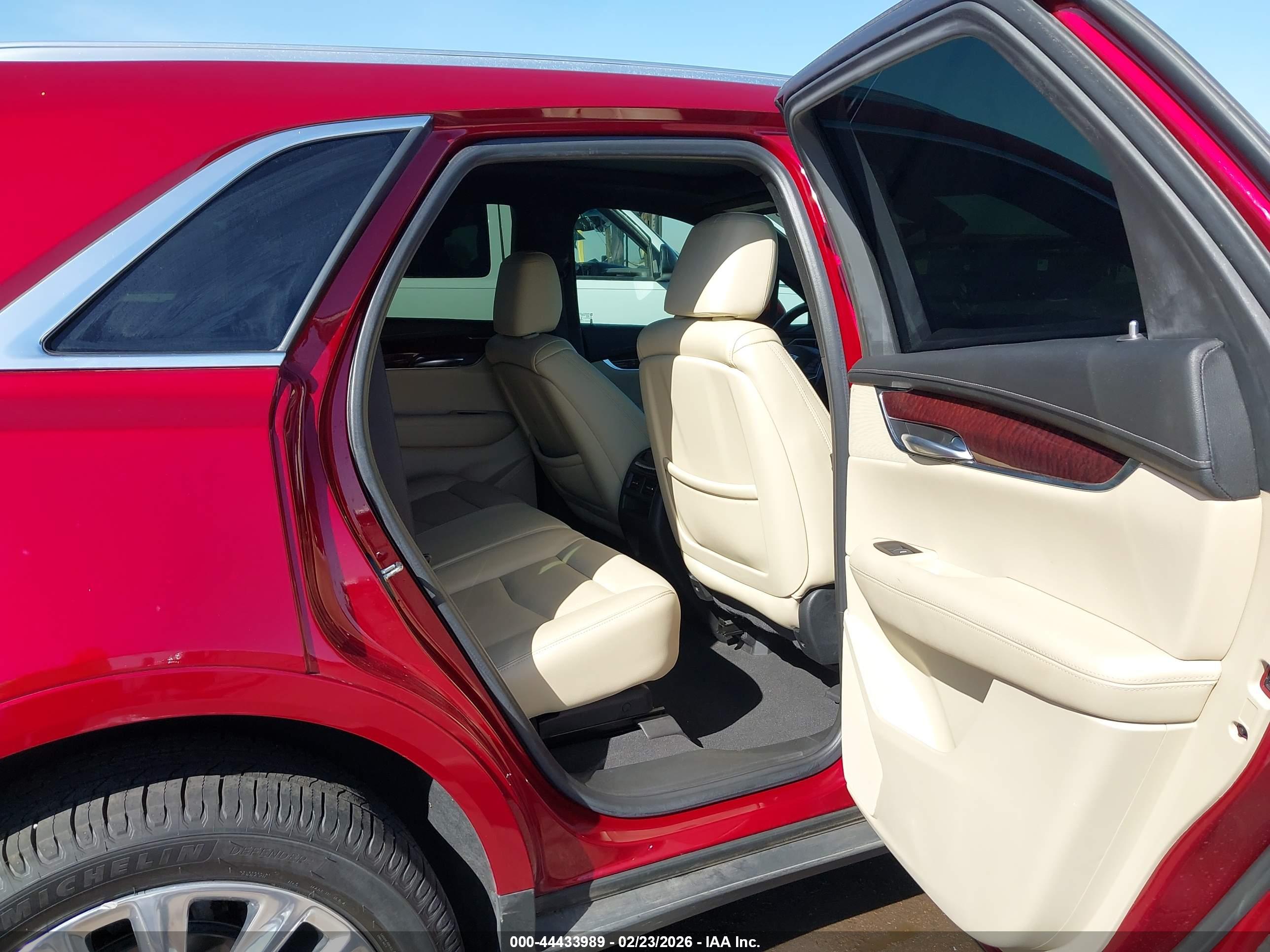 CADILLAC XT5 image 8