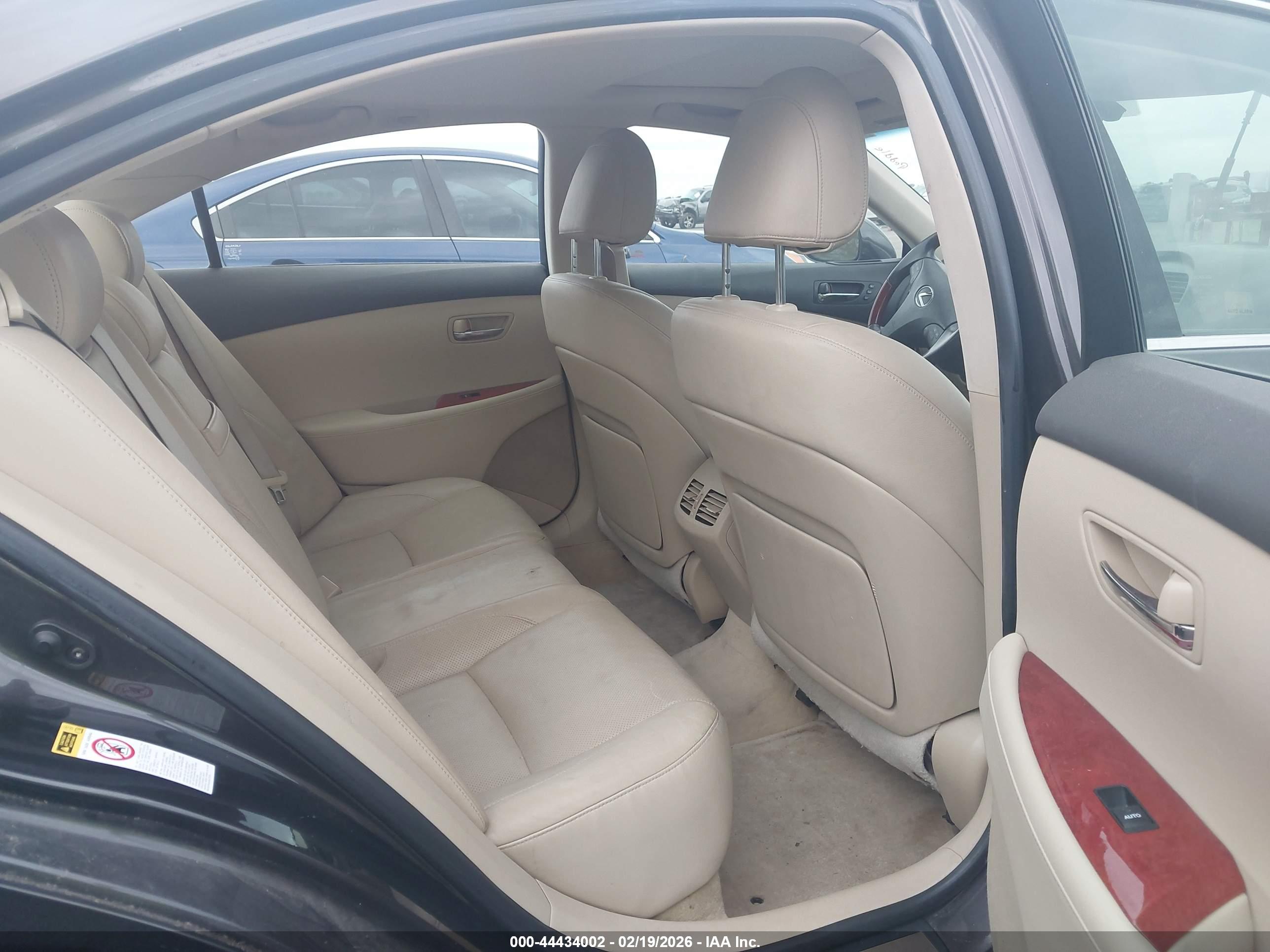 LEXUS ES image 8