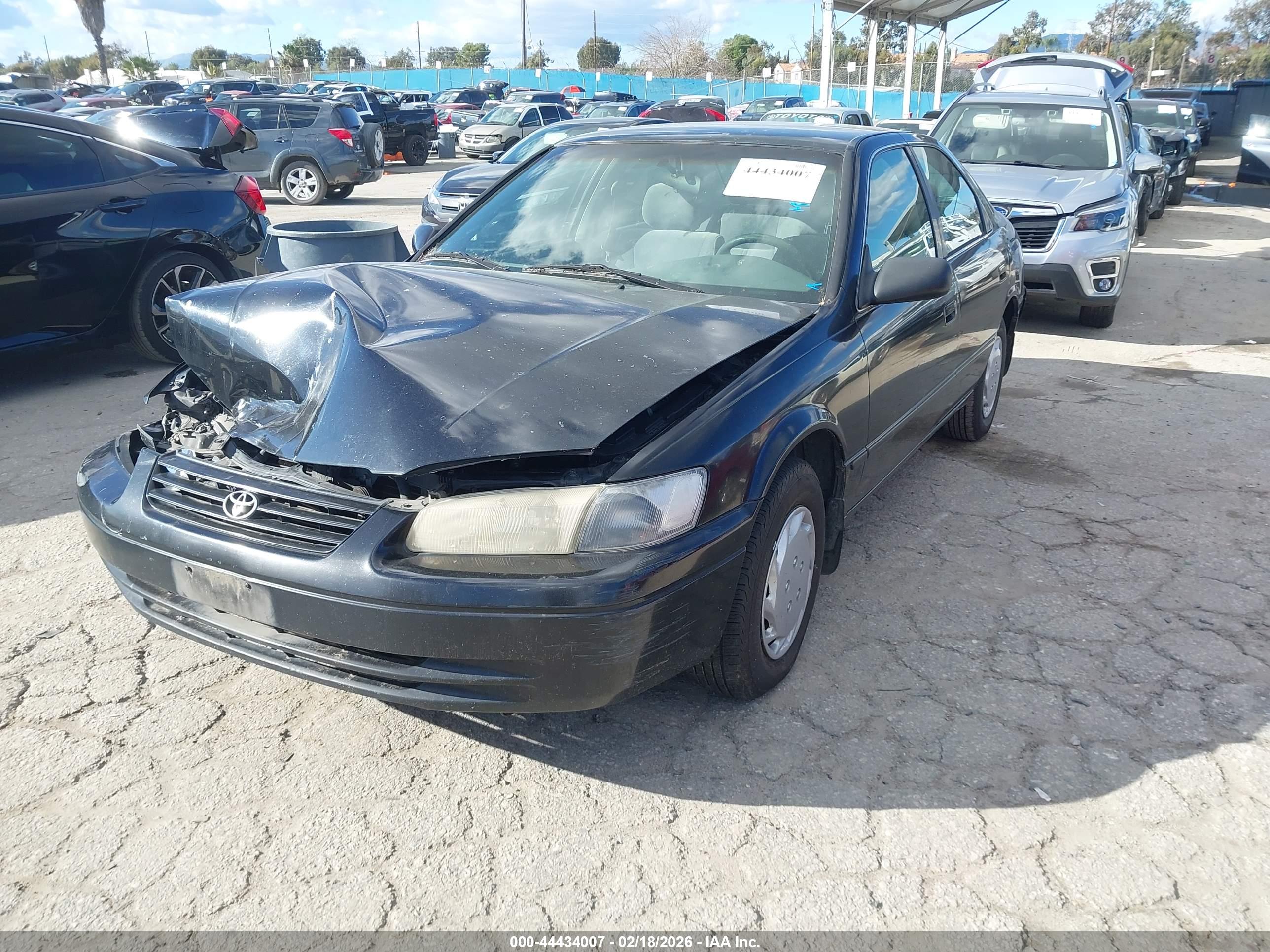 TOYOTA CAMRY image 2