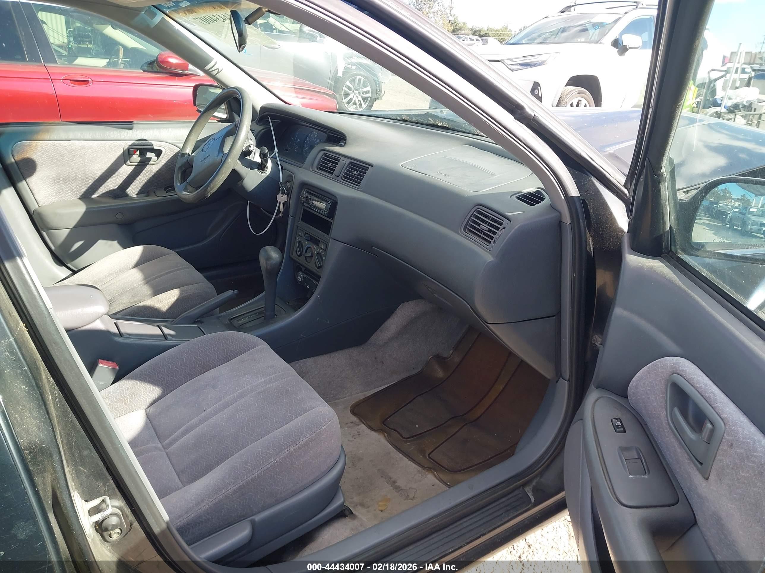 TOYOTA CAMRY image 5