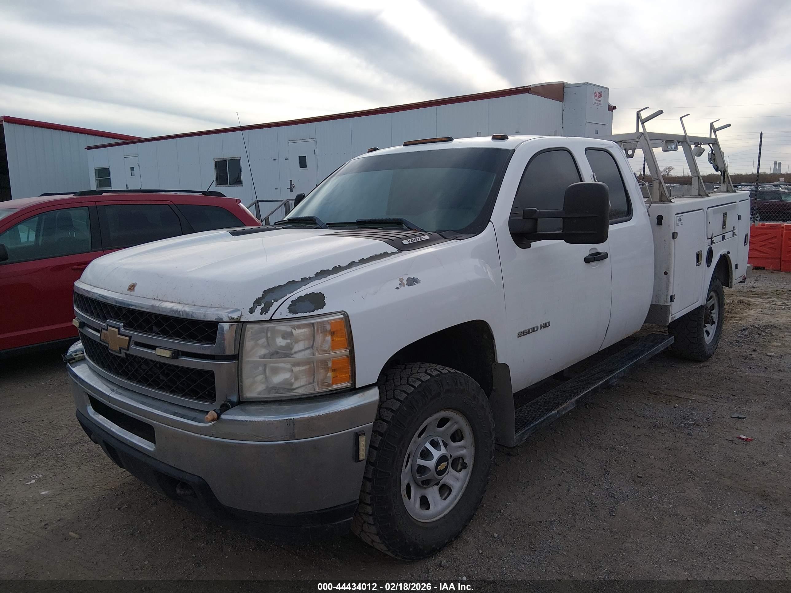 CHEVROLET SILVERADO image 2