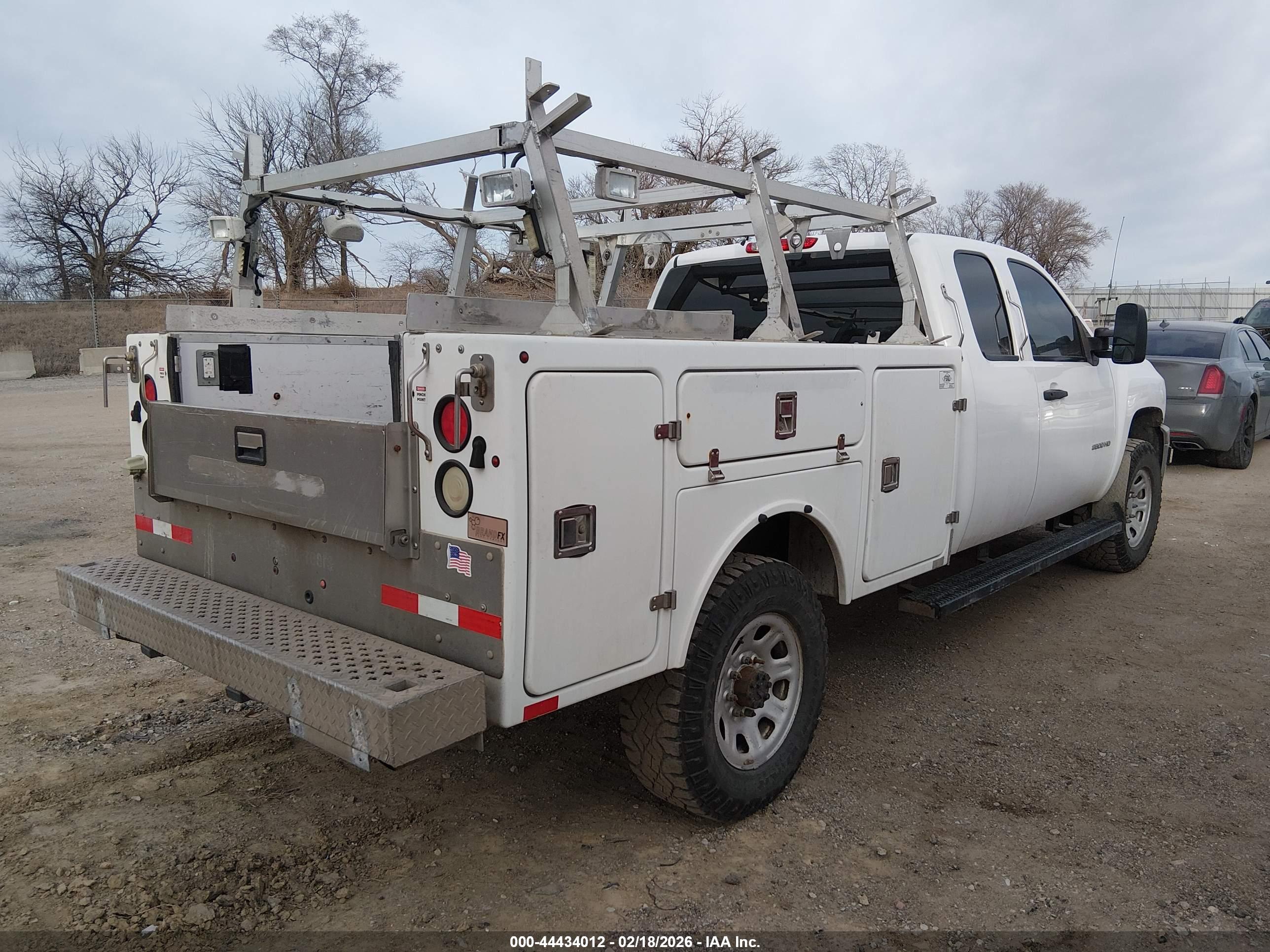 CHEVROLET SILVERADO image 4