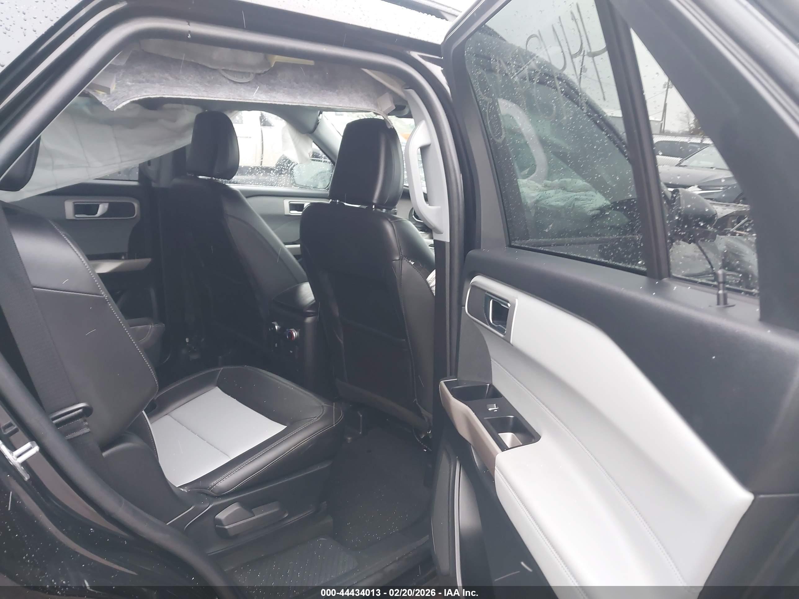 FORD EXPLORER image 8