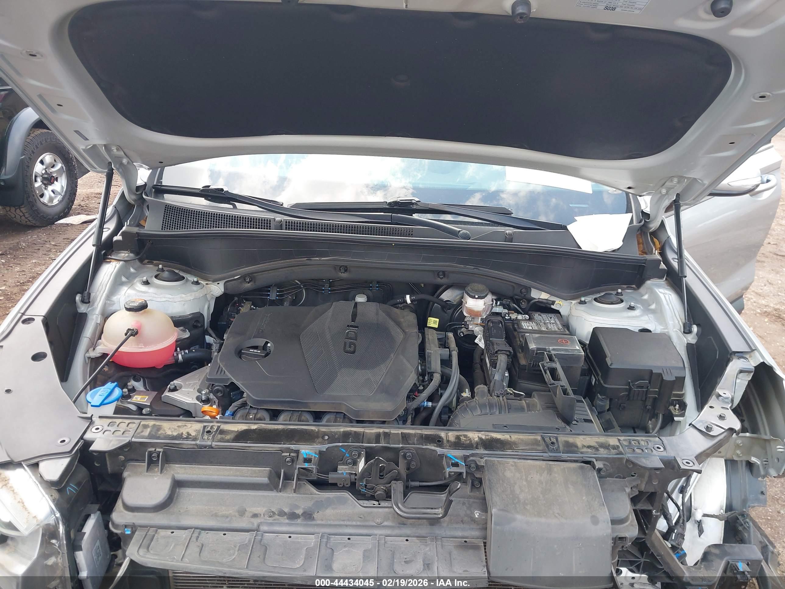 HYUNDAI SANTA image 10