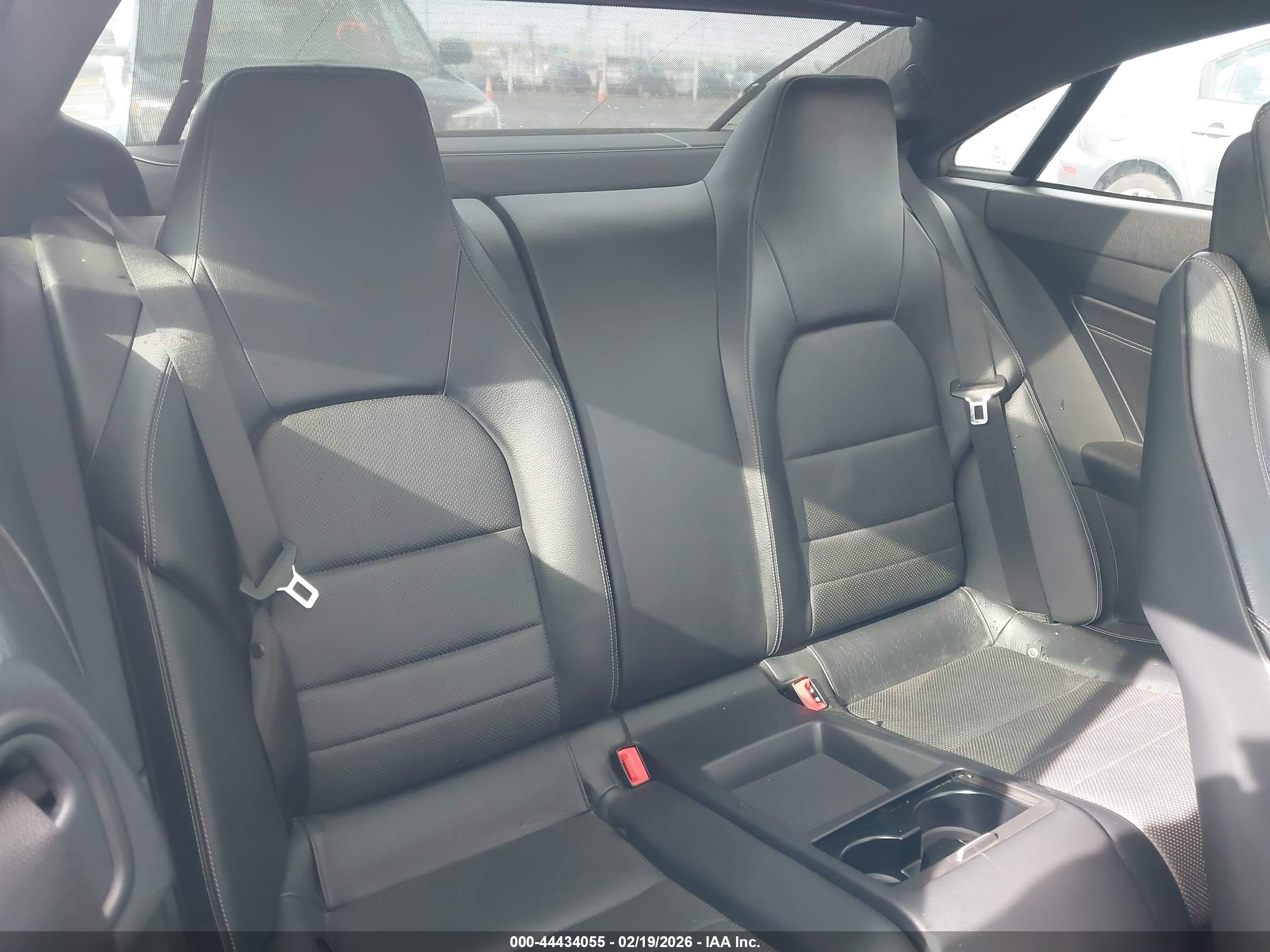 MERCEDES-BENZ E image 8
