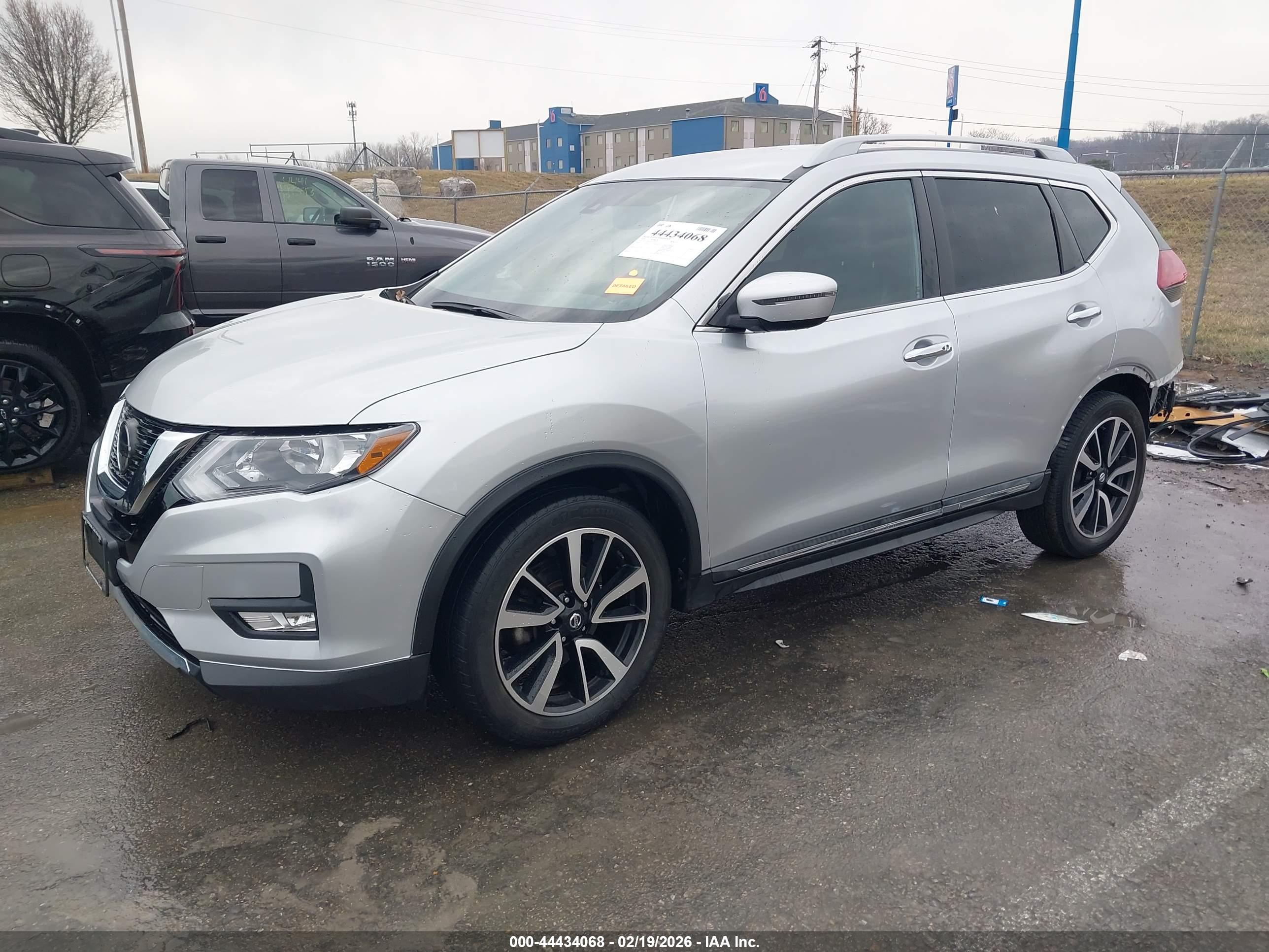 NISSAN ROGUE image 2