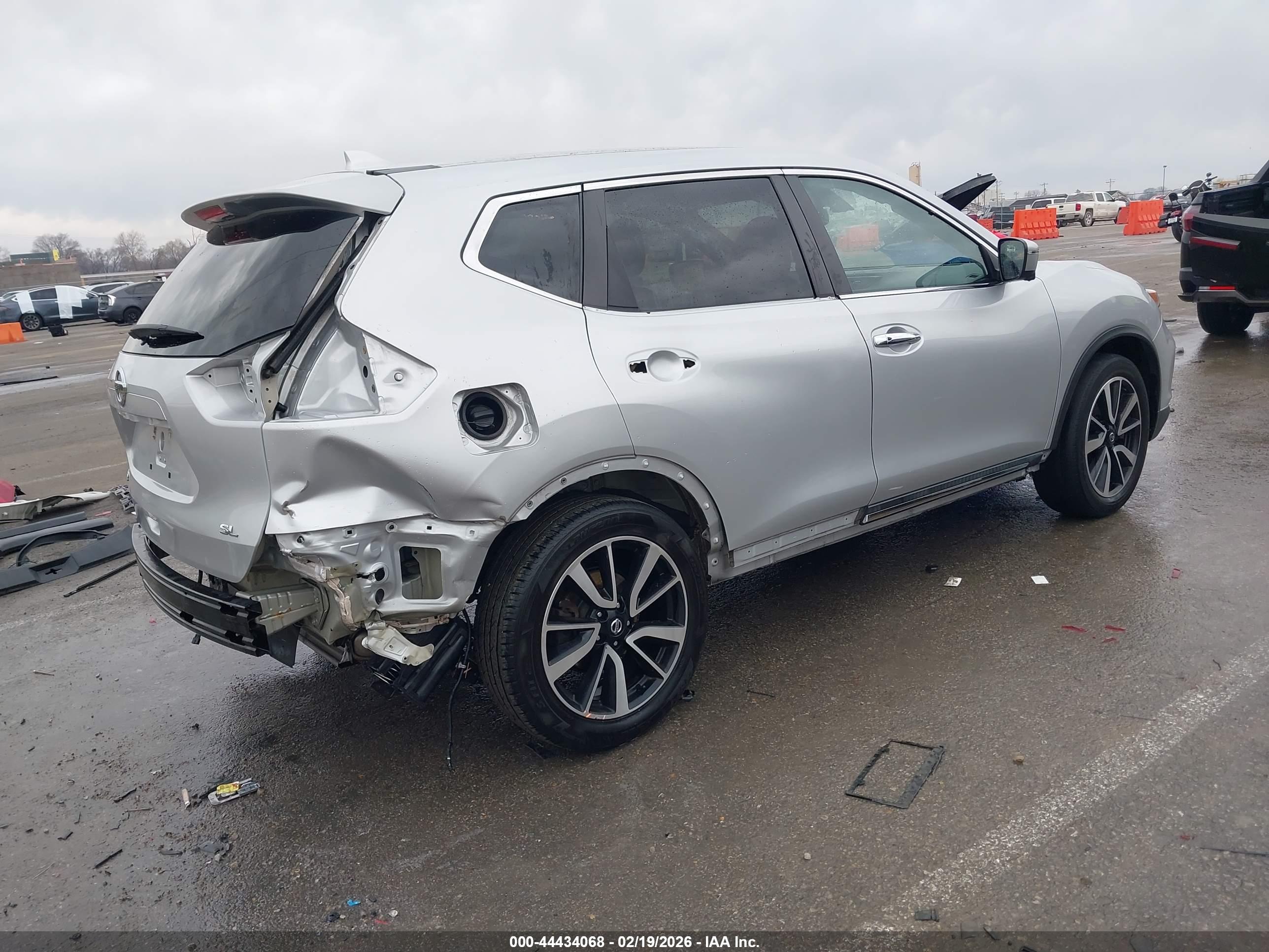 NISSAN ROGUE image 4