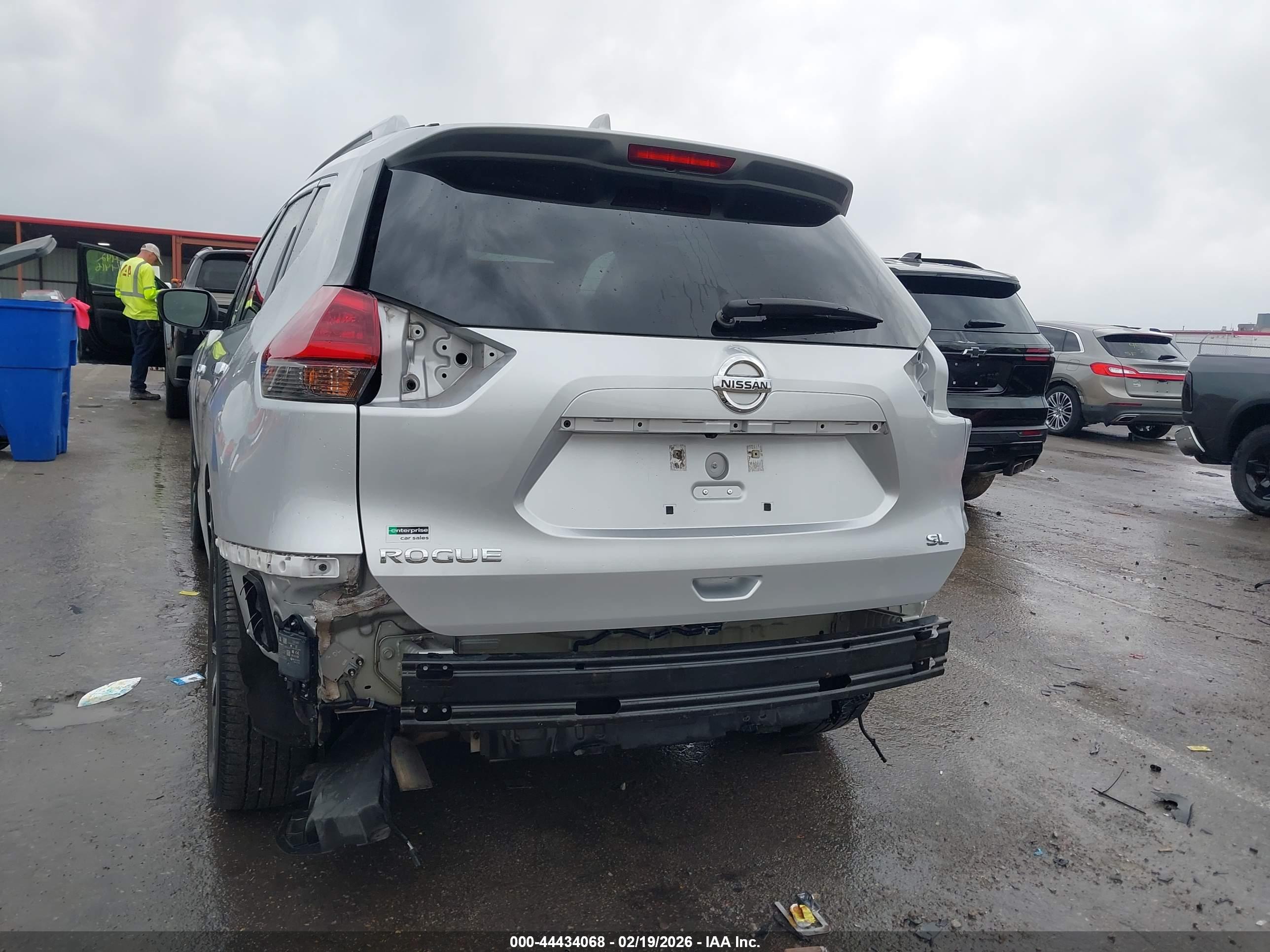 NISSAN ROGUE image 6