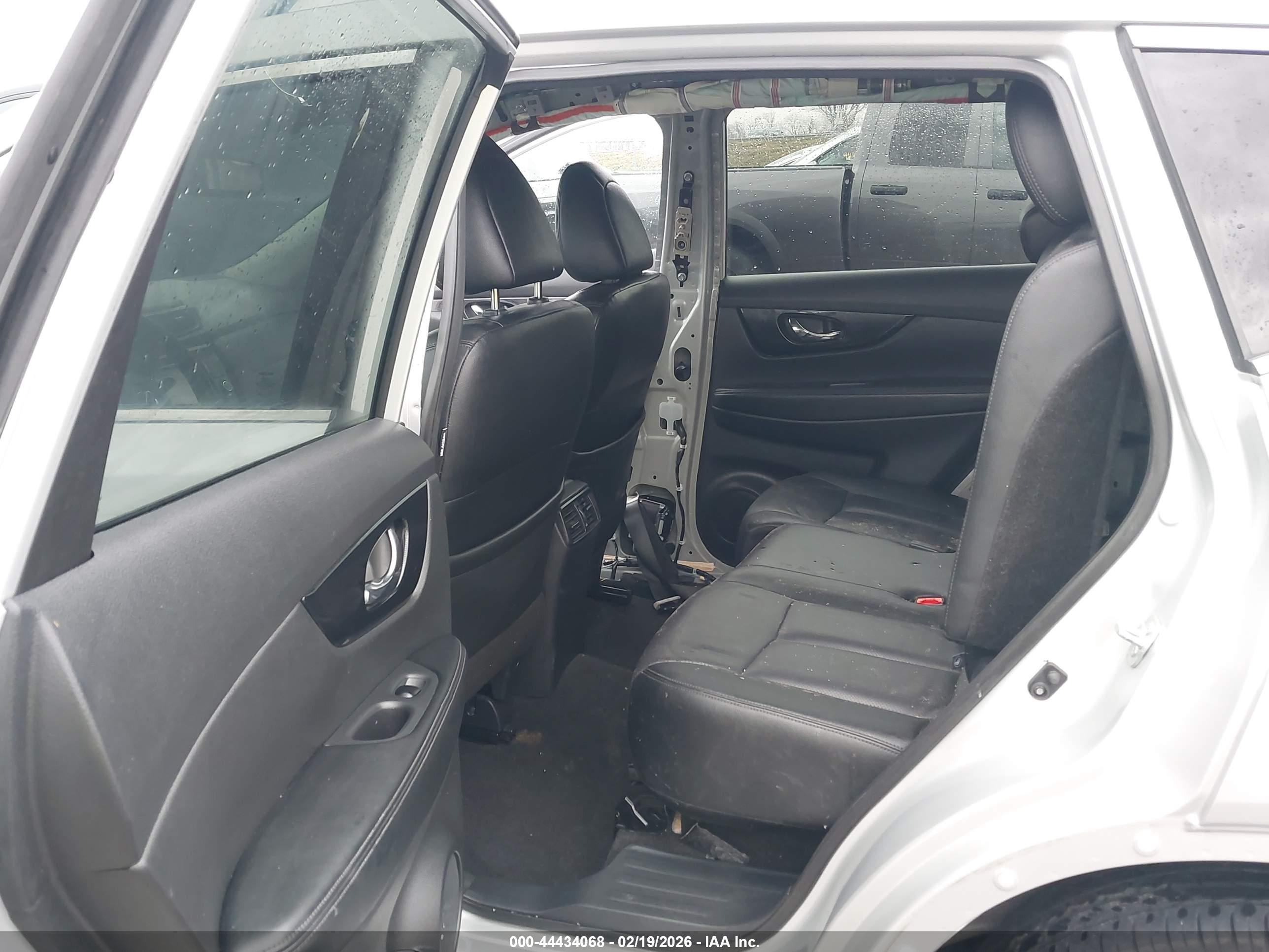 NISSAN ROGUE image 8
