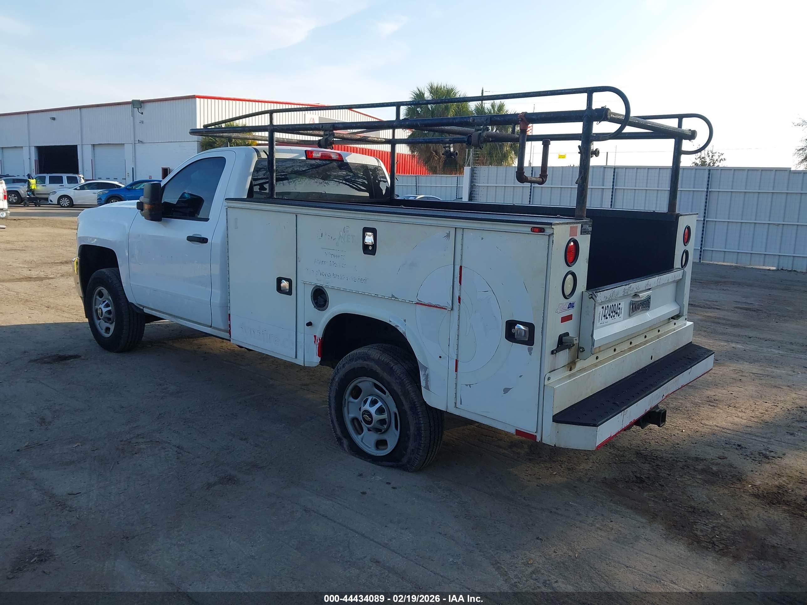 CHEVROLET SILVERADO image 3