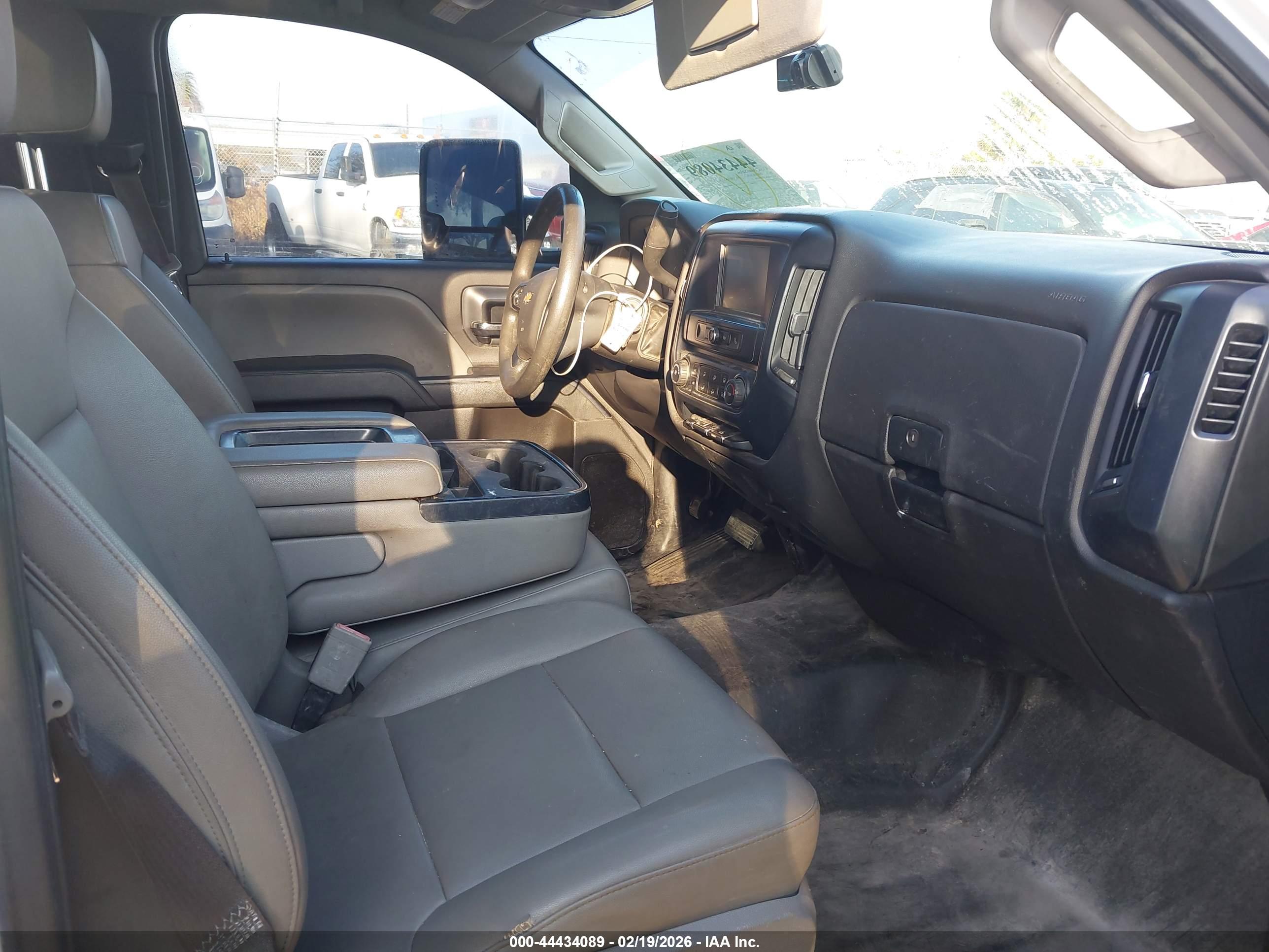 CHEVROLET SILVERADO image 5
