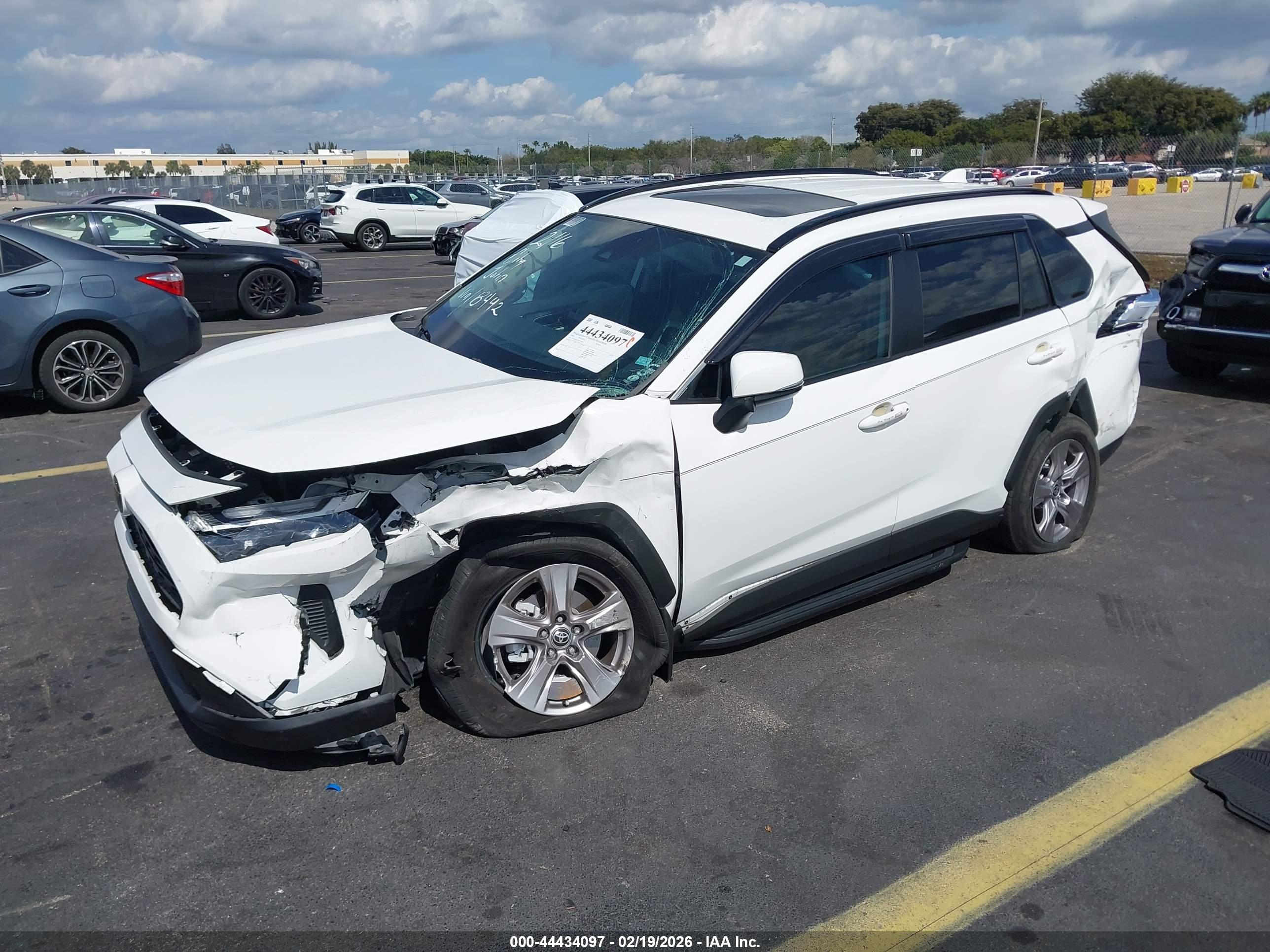 TOYOTA RAV4 image 2