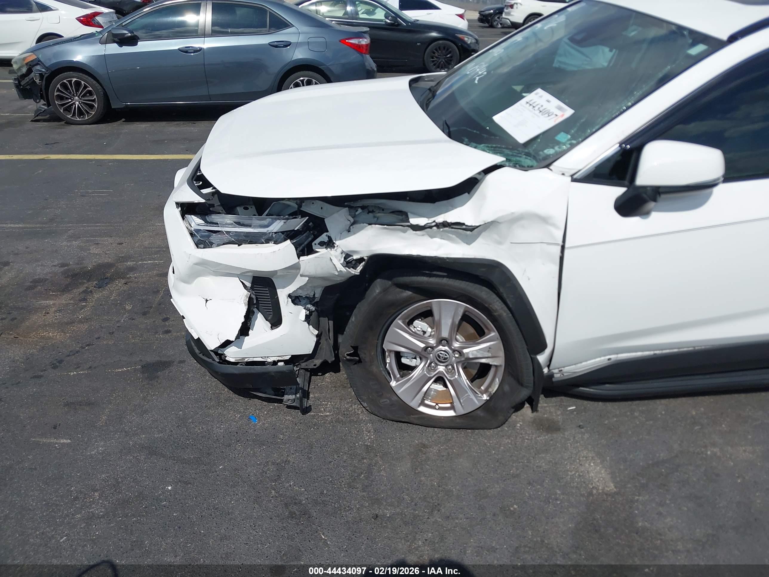 TOYOTA RAV4 image 6