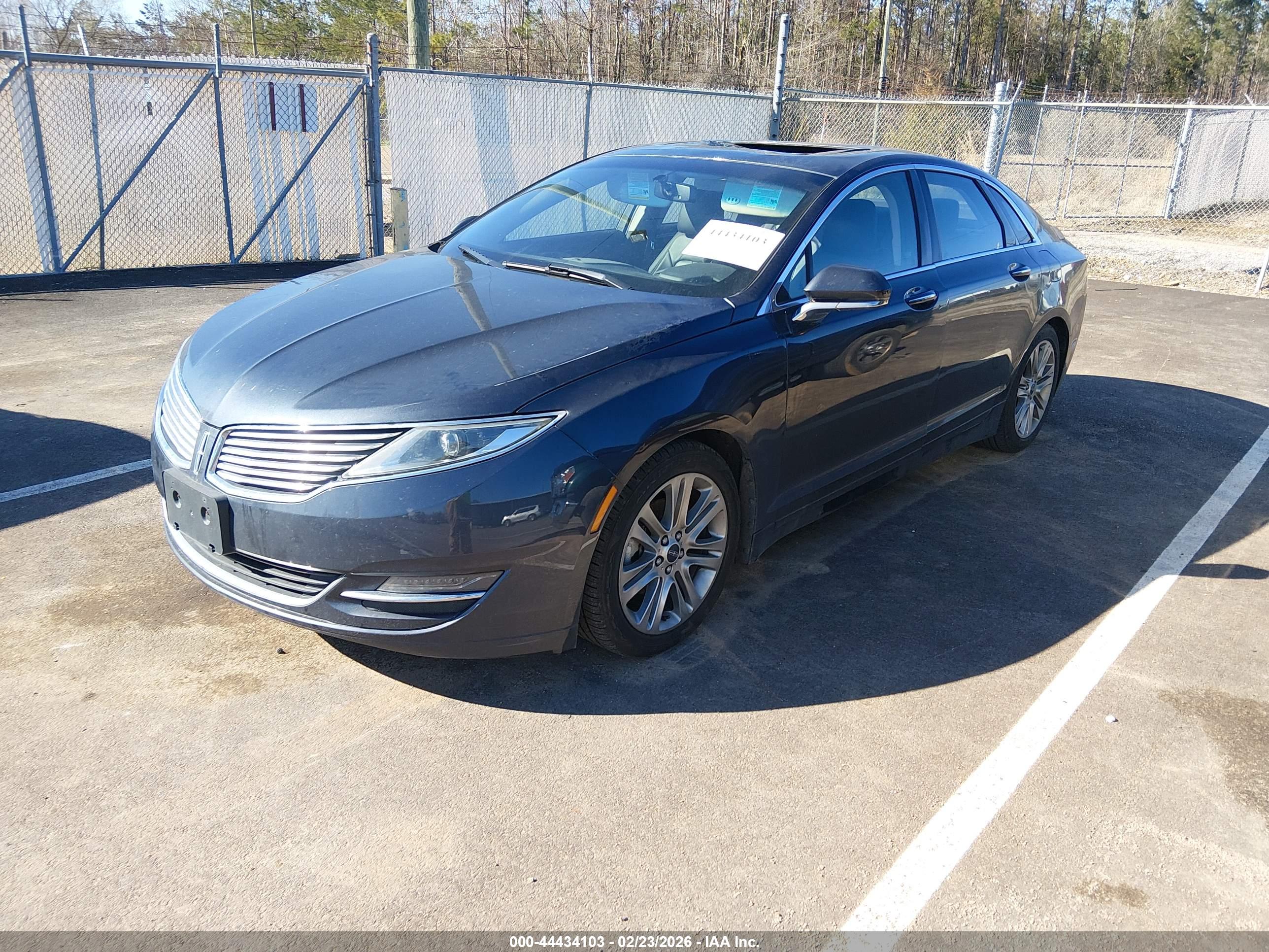 LINCOLN MKZ image 2
