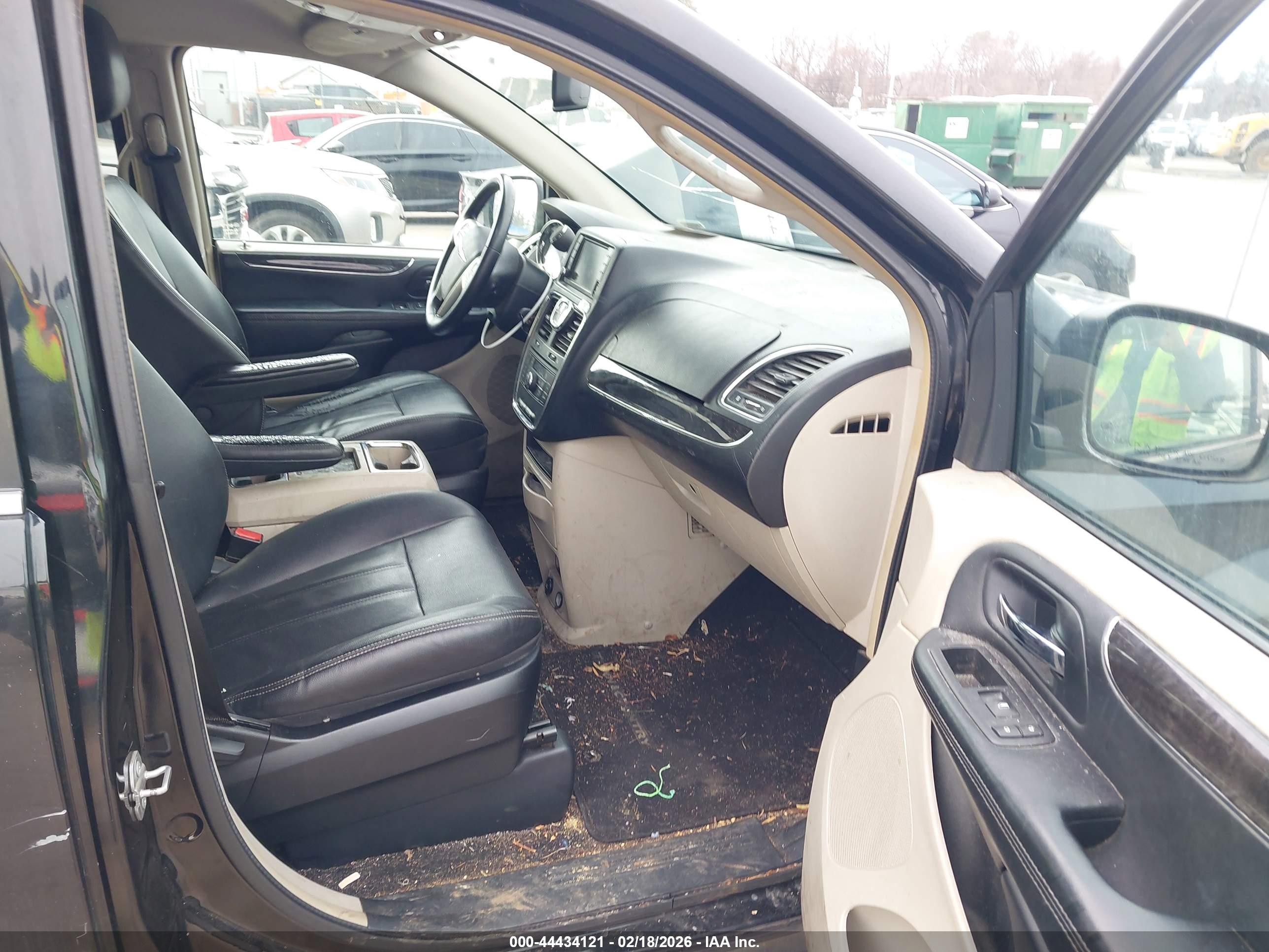 CHRYSLER TOWN image 5