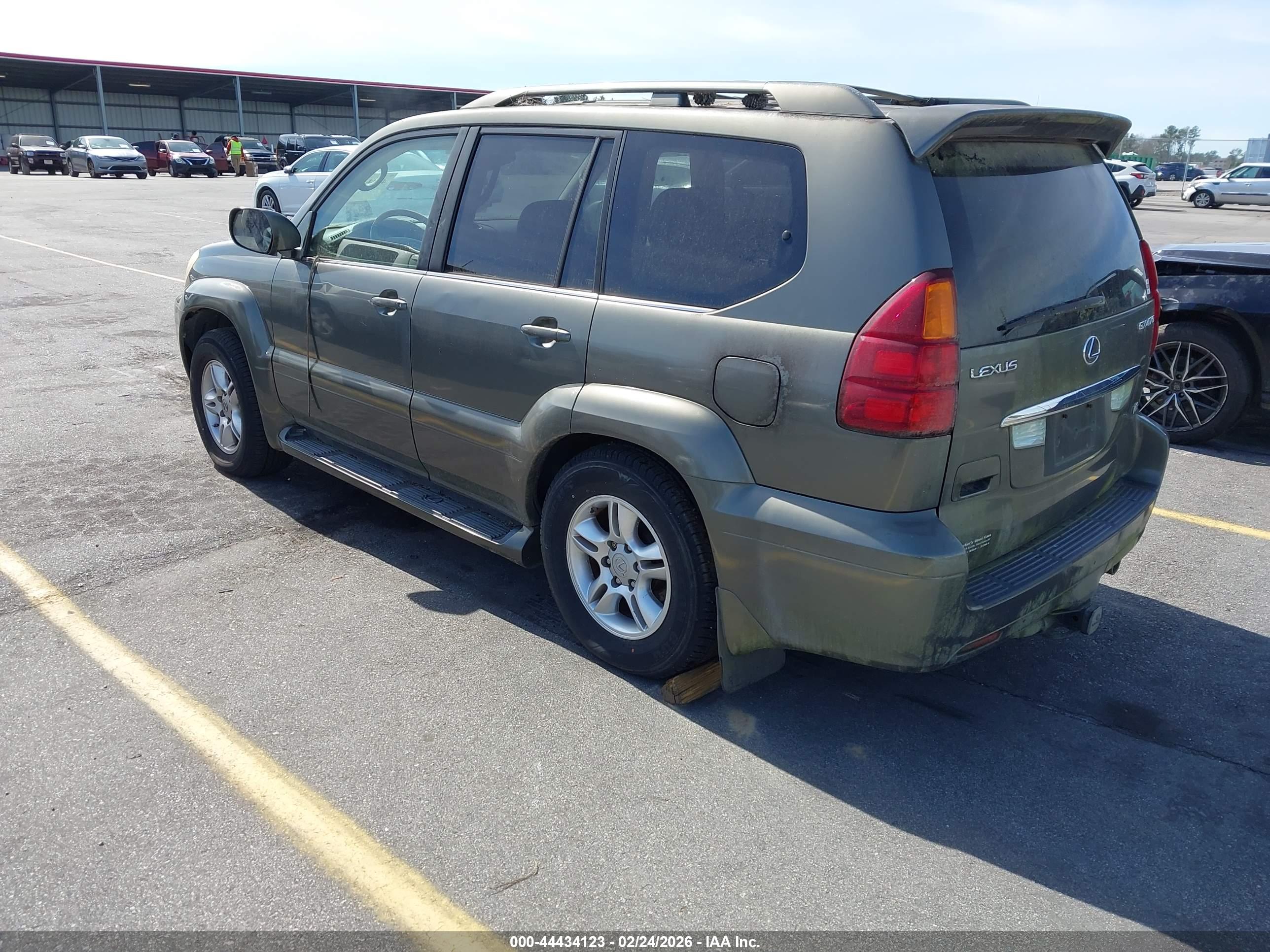 LEXUS GX image 3