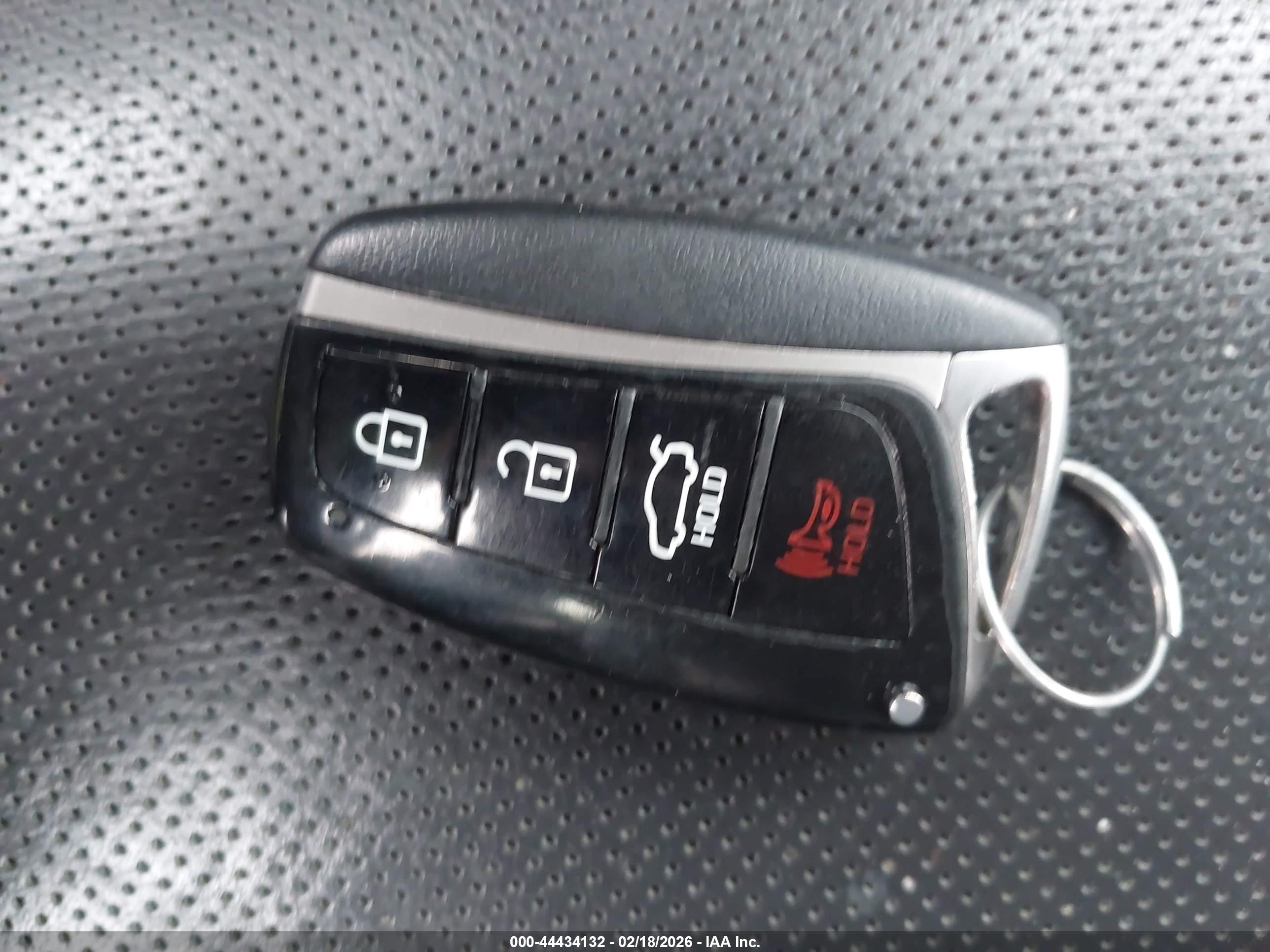 HYUNDAI GENESIS image 11