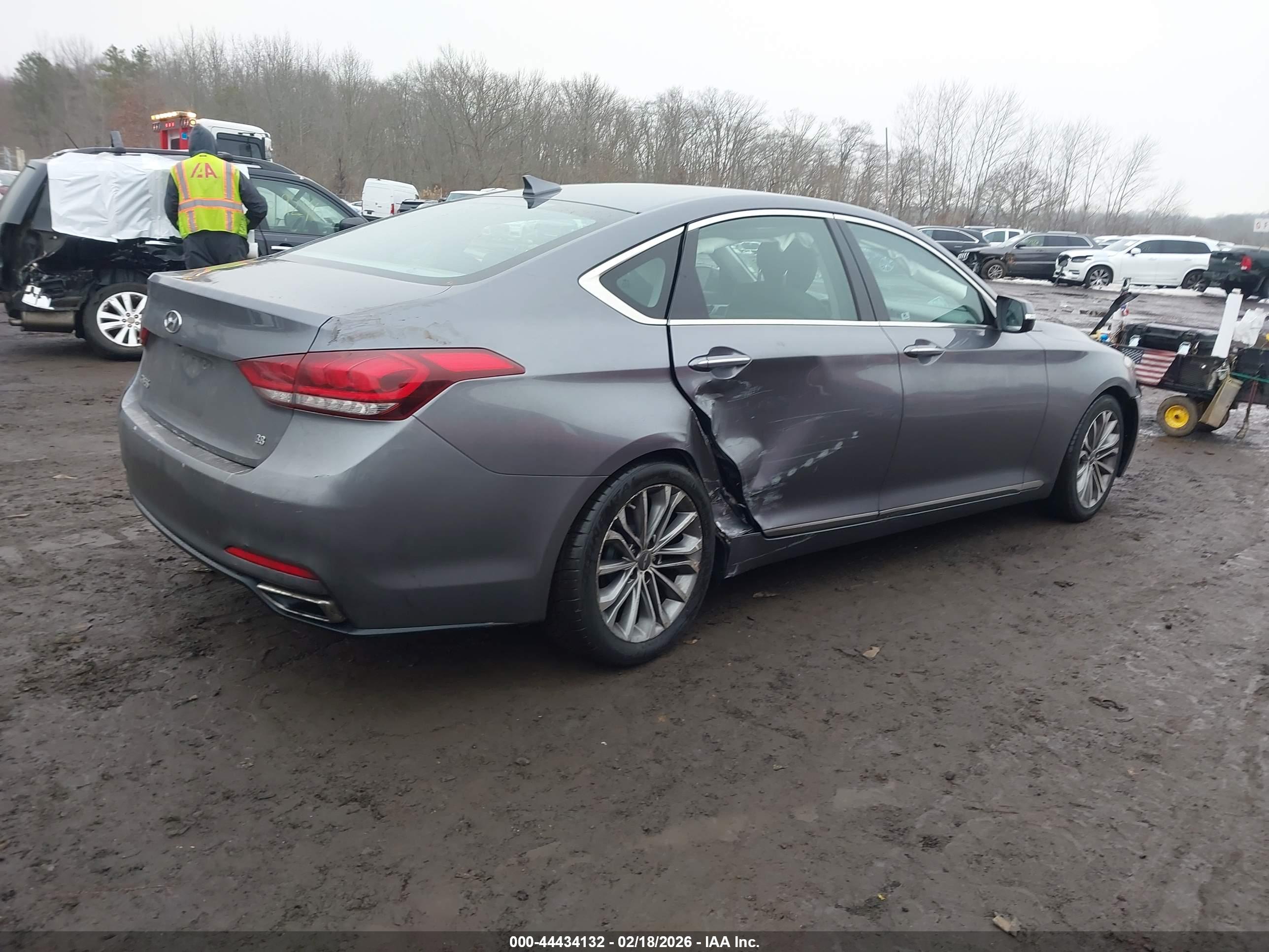 HYUNDAI GENESIS image 4