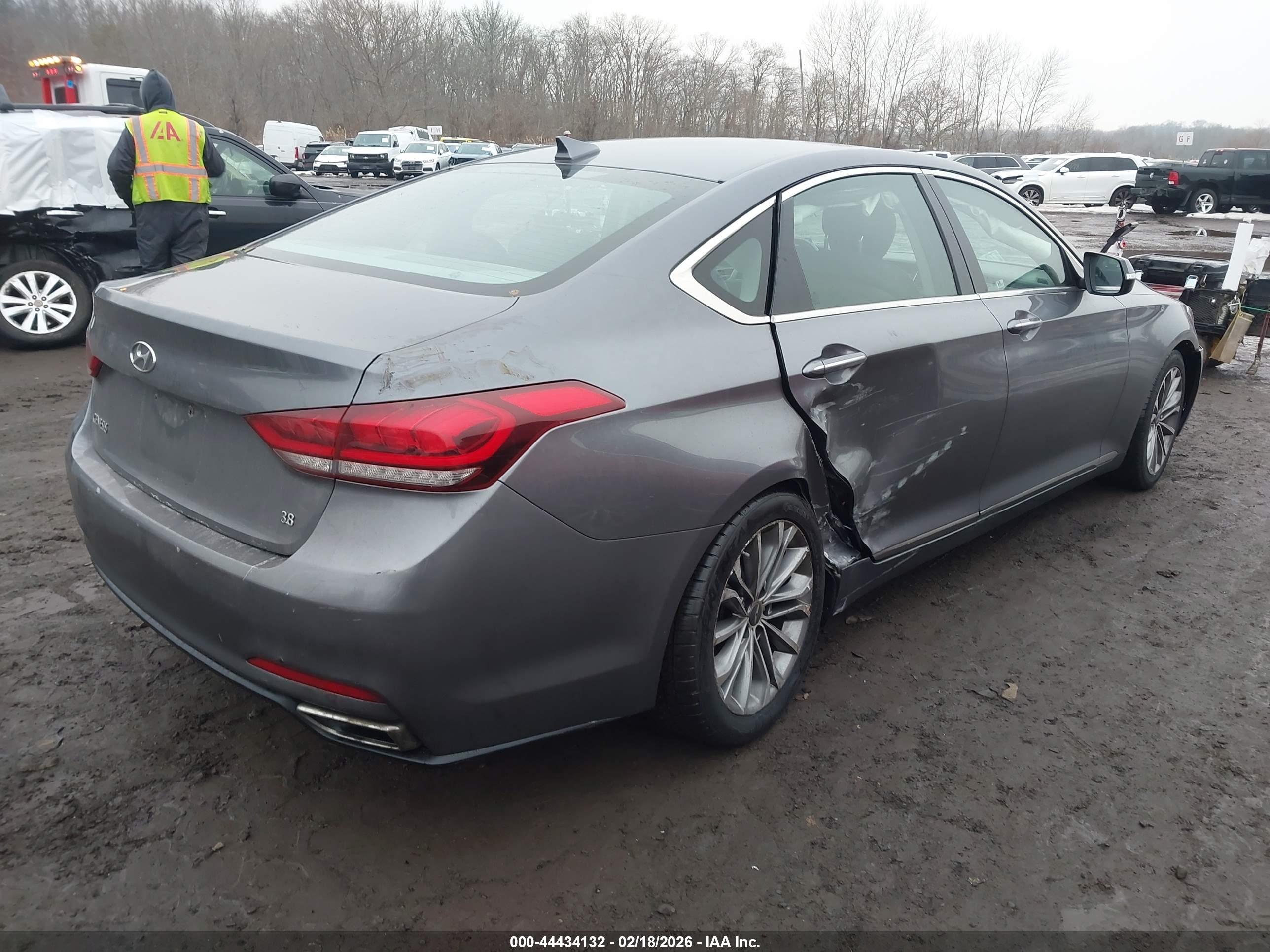 HYUNDAI GENESIS image 6
