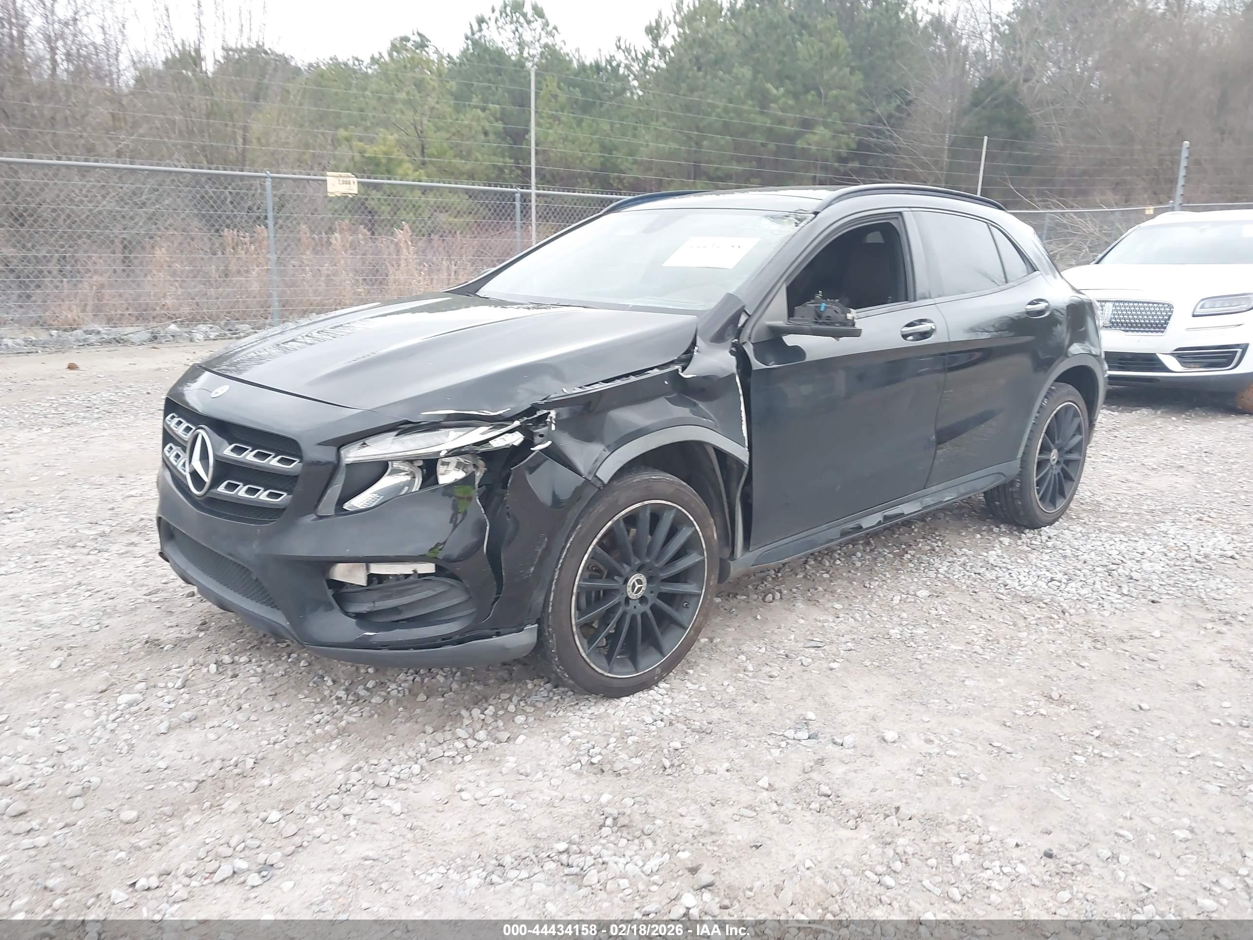 MERCEDES-BENZ GLA image 2