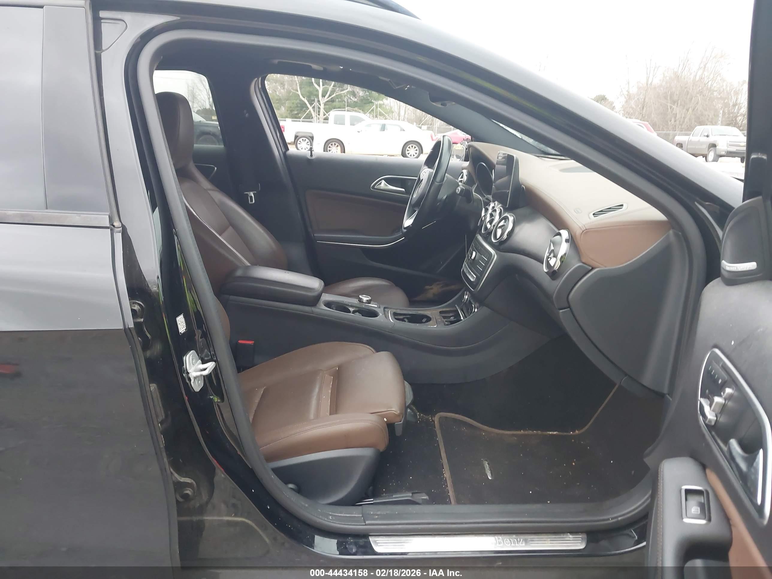 MERCEDES-BENZ GLA image 5